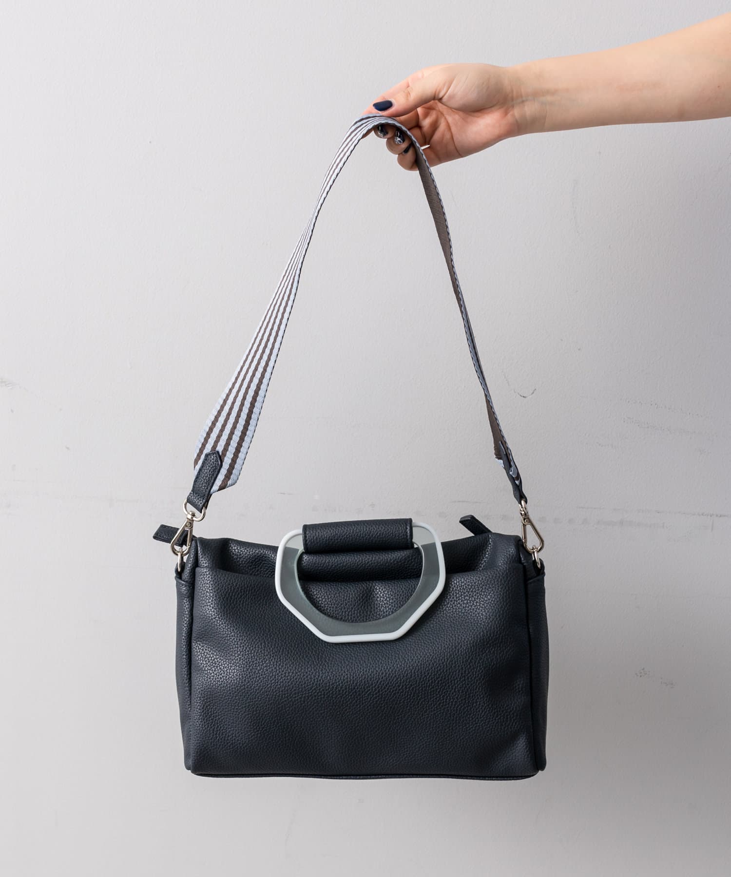 ear PAPILLONNE カスタムベルト2本付 Dパーツショルダーバッグ ear PAPILLONNE カスタムベルト2本付 Dパーツショルダーバッグ