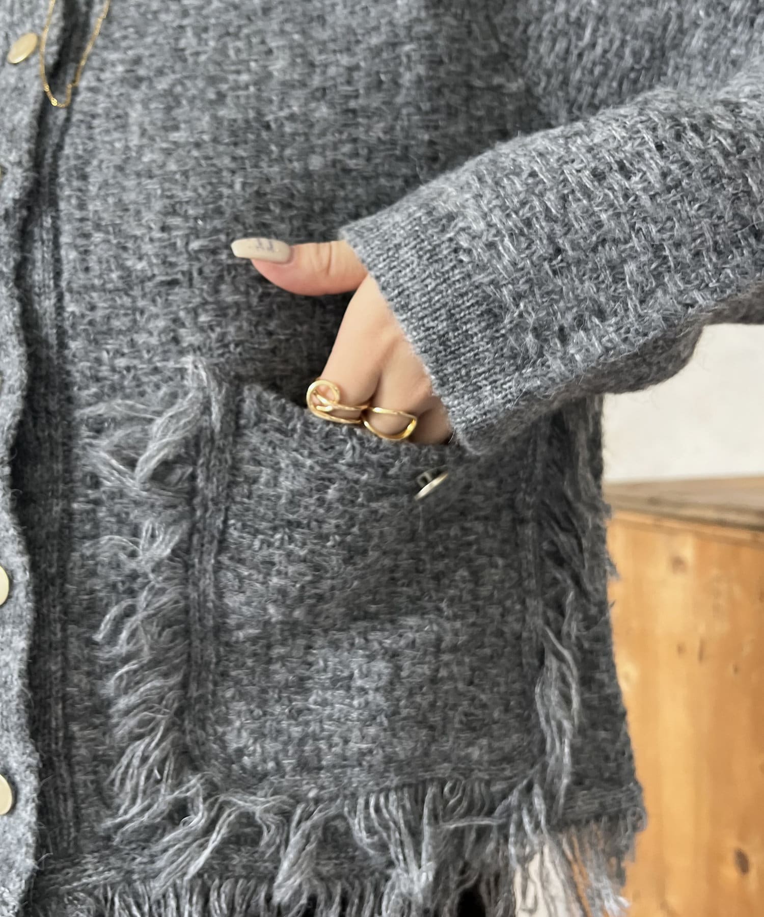 prose verse(プロズヴェール) 金ボタン裾フリンジニットカーデ