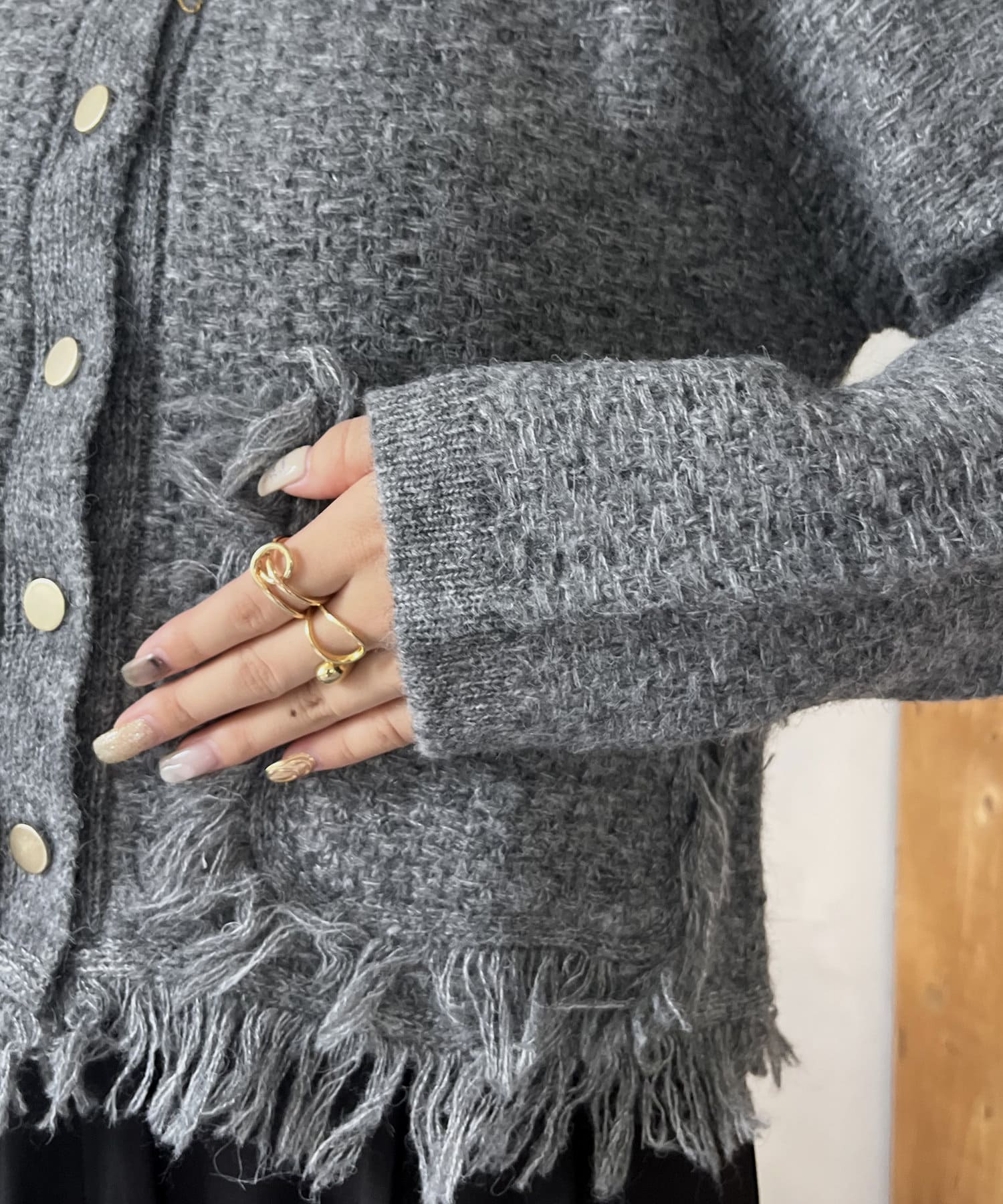 prose verse(プロズヴェール) 金ボタン裾フリンジニットカーデ
