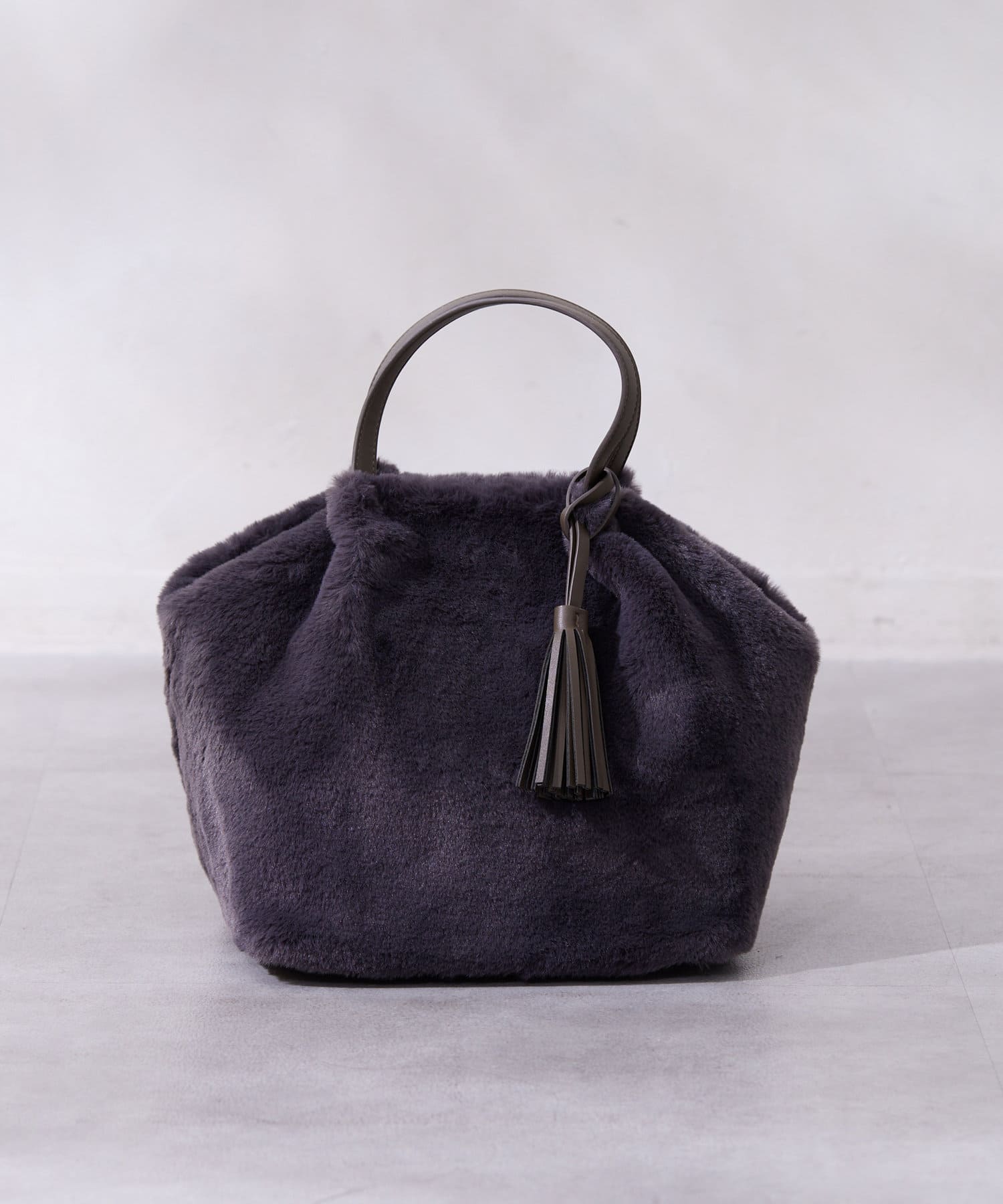 Chez toi(シェトワ) タッセル付エコファーBAG