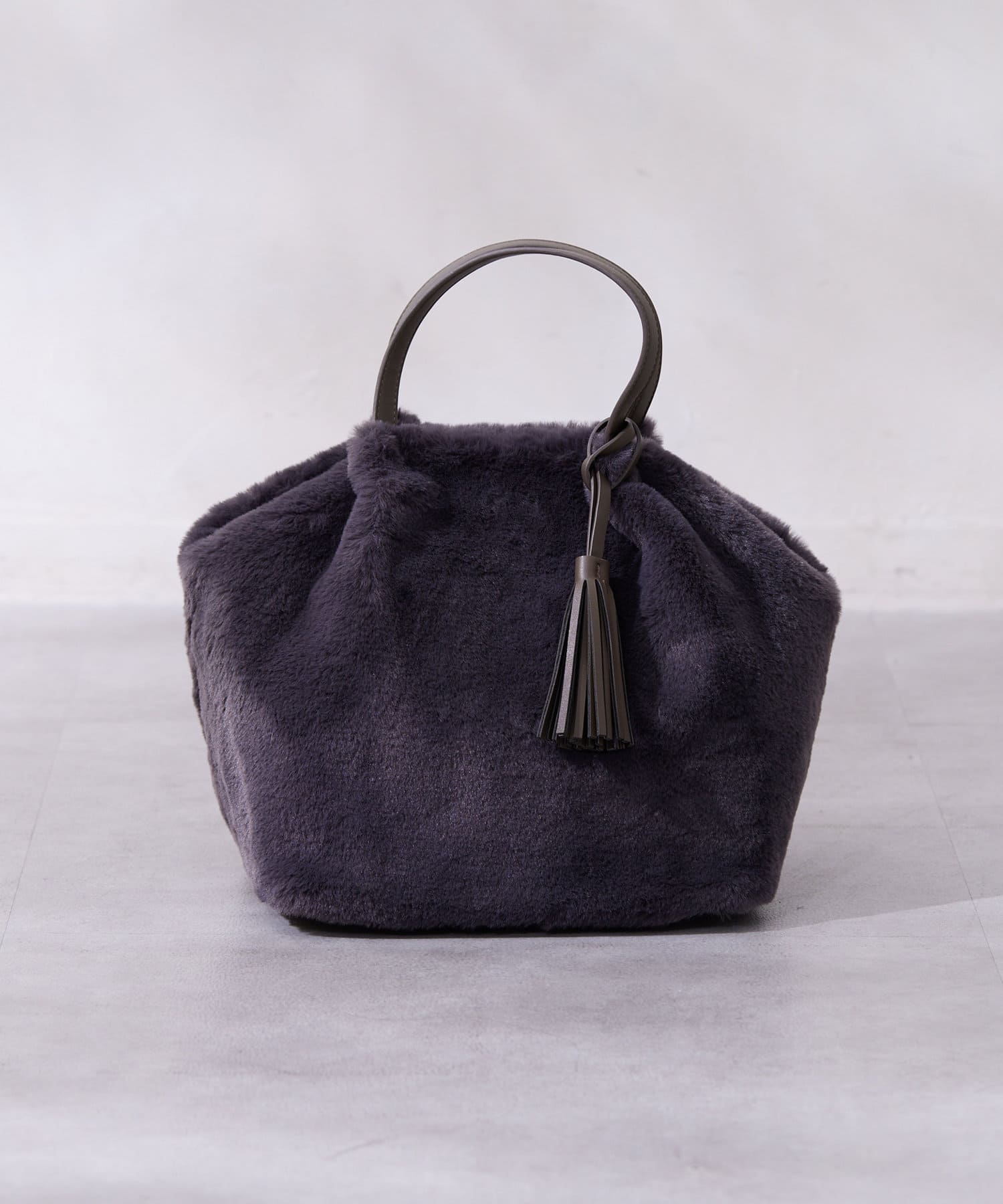 Chez toi(シェトワ) タッセル付エコファーBAG