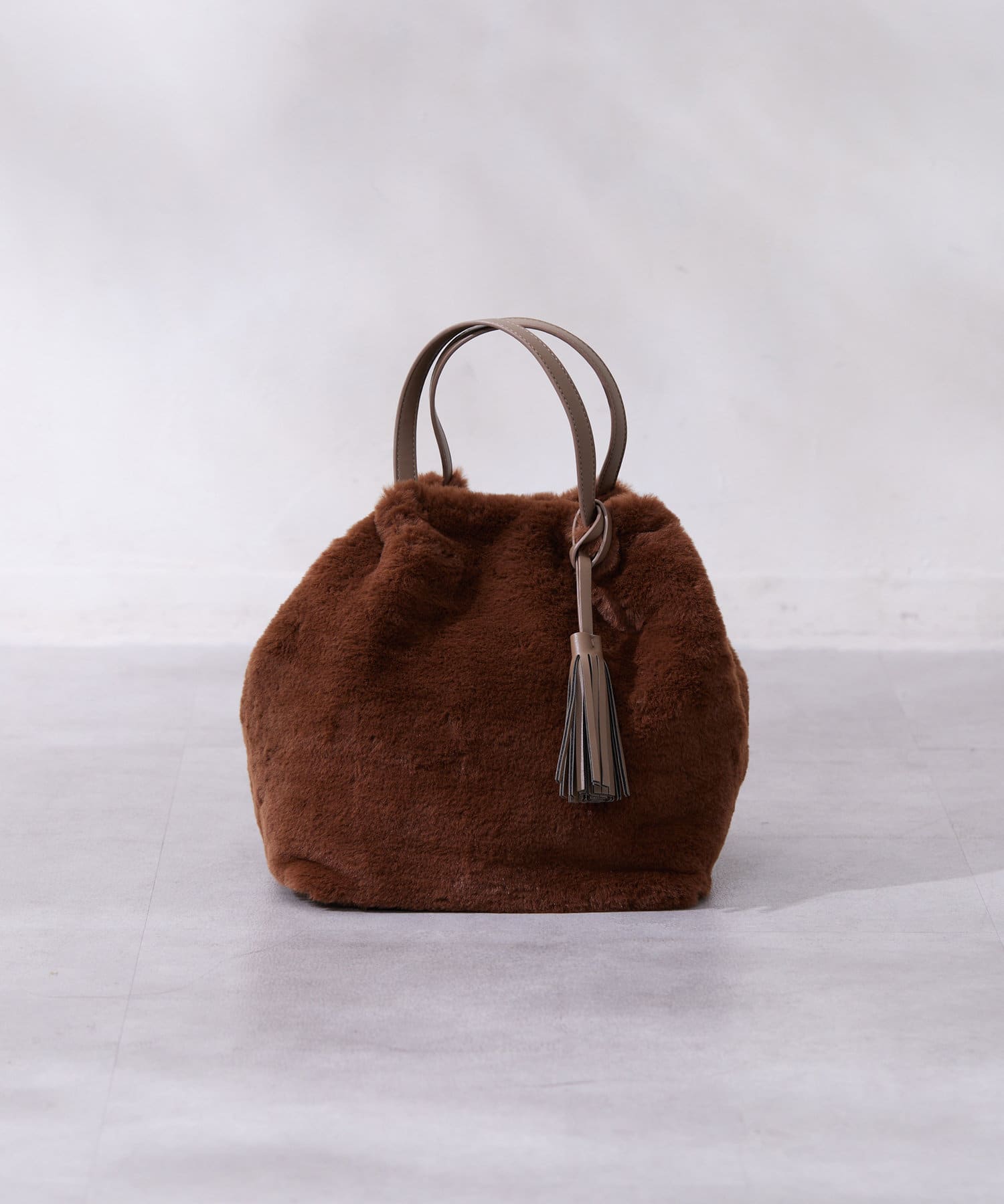 Chez toi(シェトワ) タッセル付エコファーBAG