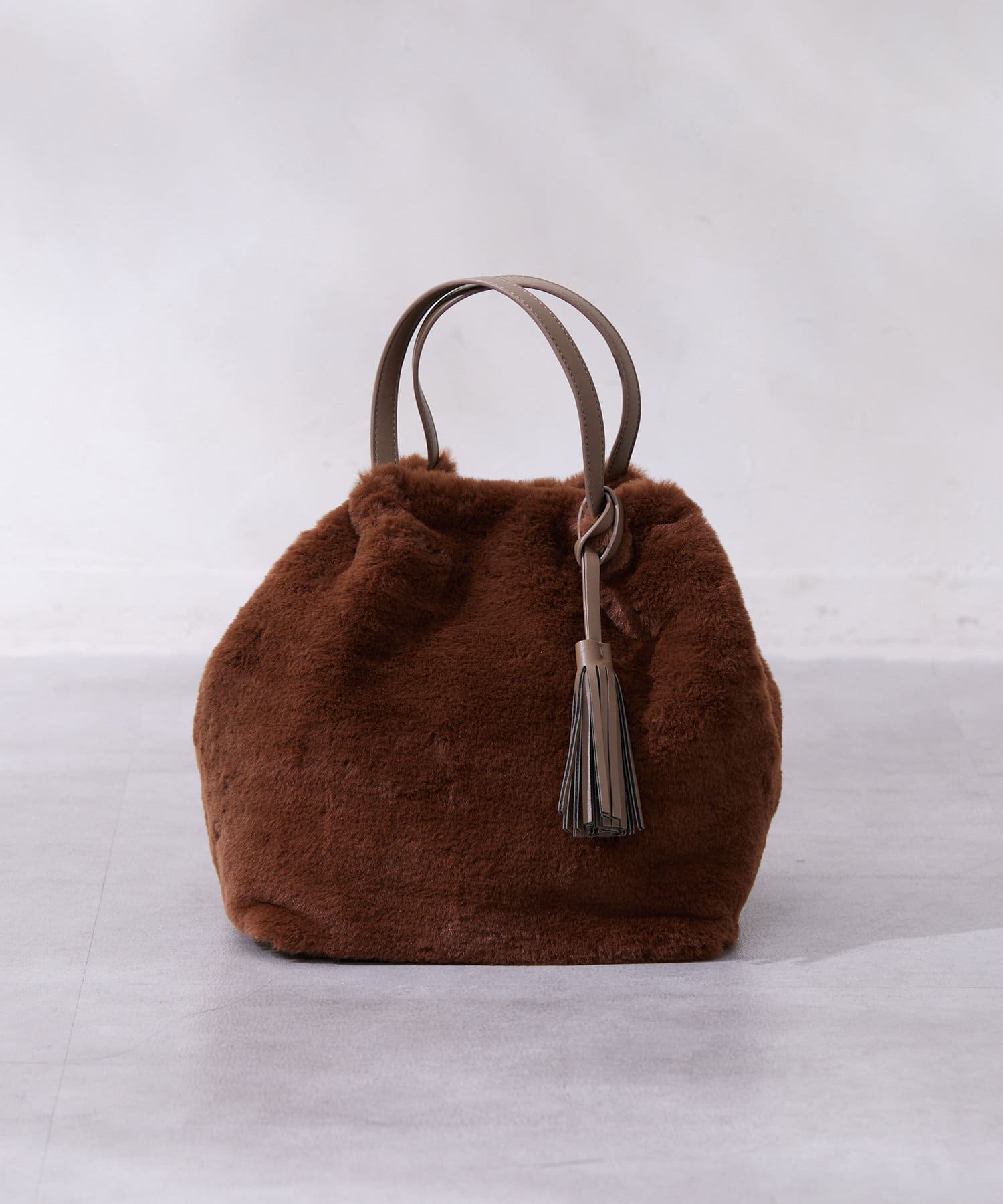 Chez toi(シェトワ) タッセル付エコファーBAG