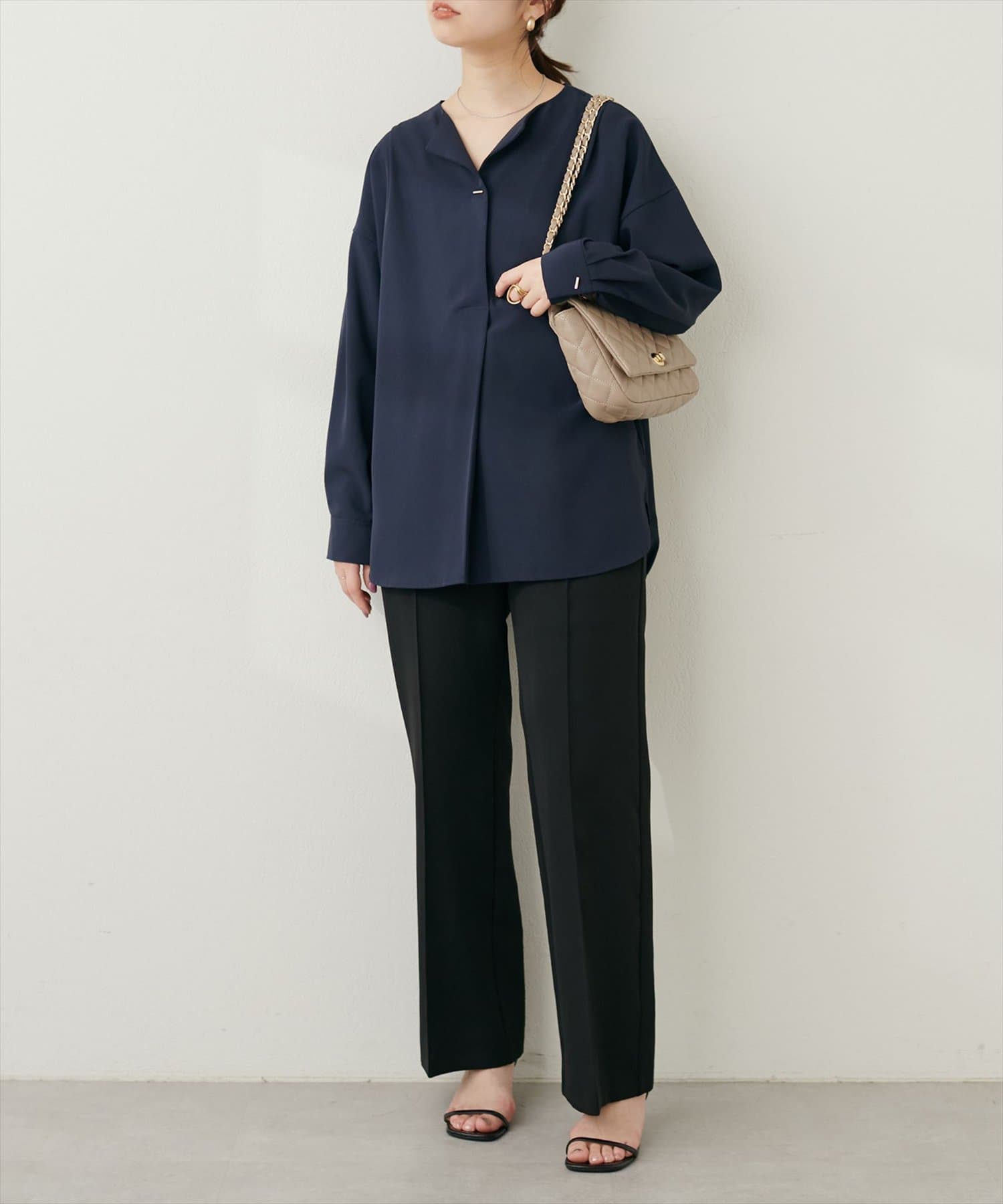 natural couture(ナチュラルクチュール) バー釦ポリツイルきれいめブラウス