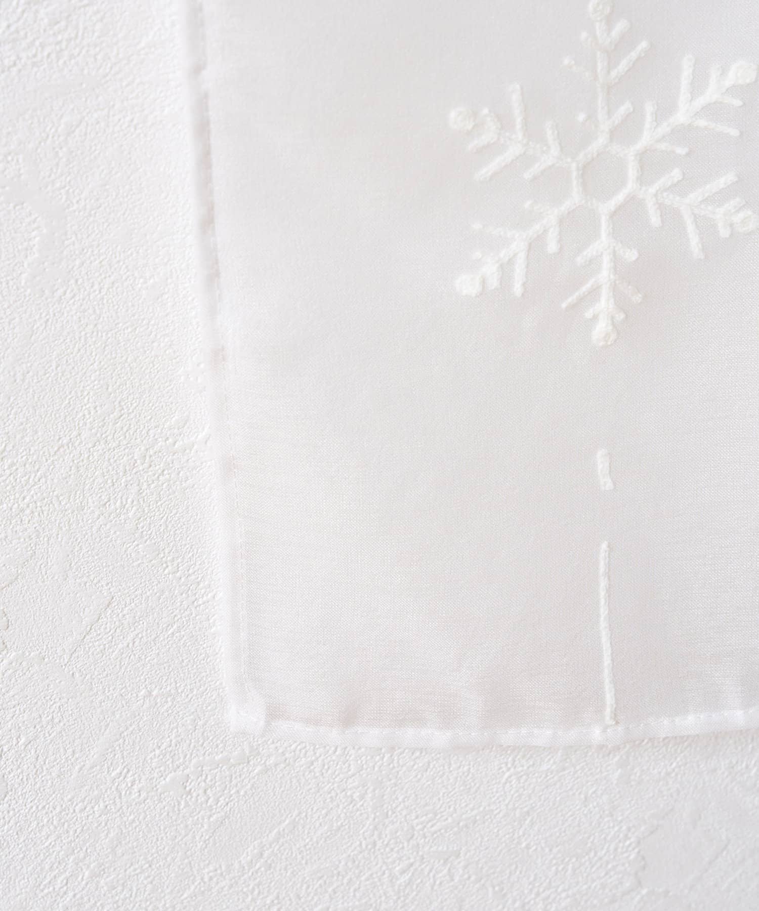3COINS(スリーコインズ) 刺繍セパレートカーテン雪の結晶