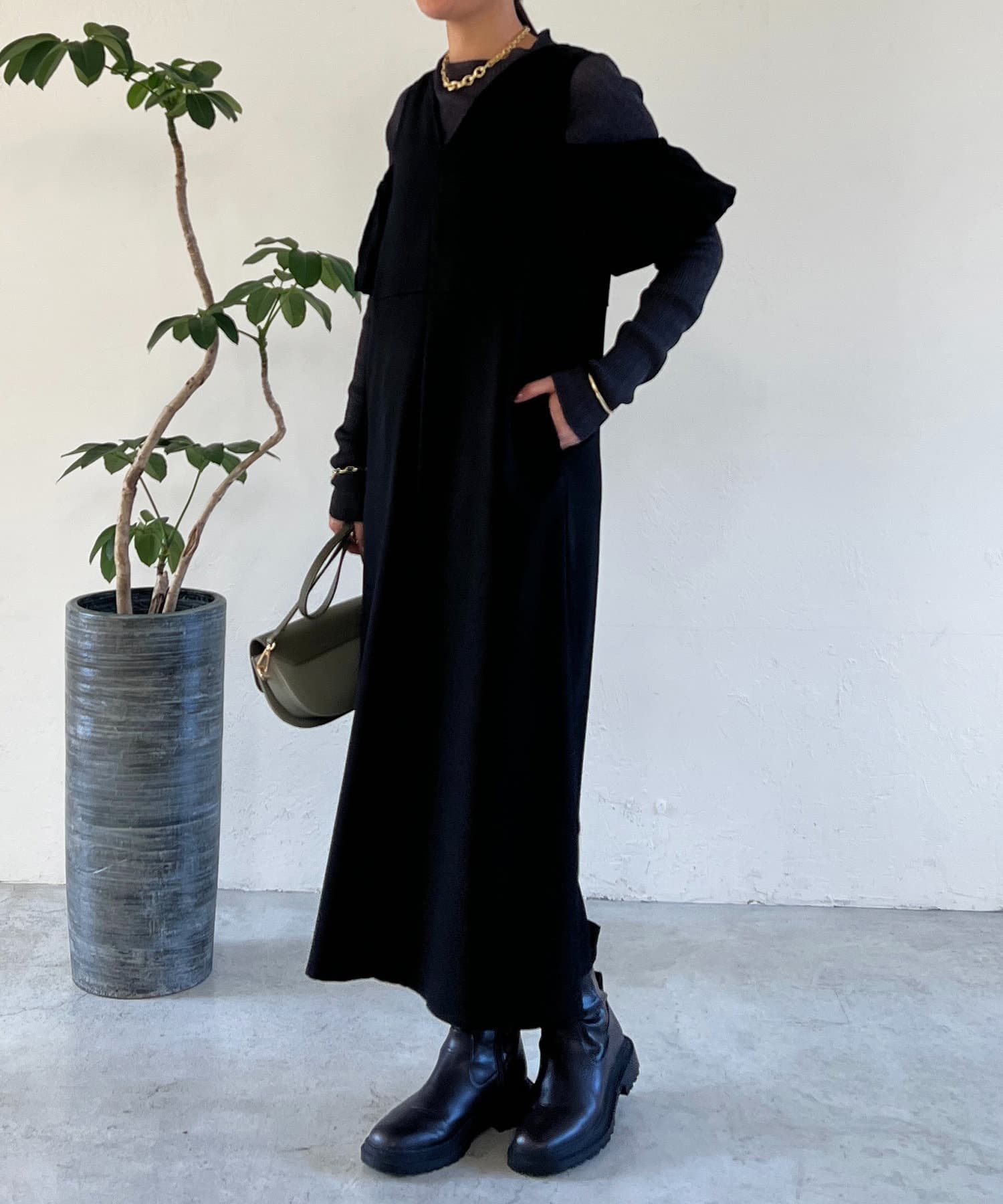 un dix cors(アンディコール) 【WEB限定】ショルダーカットアウトパフ袖ワンピース