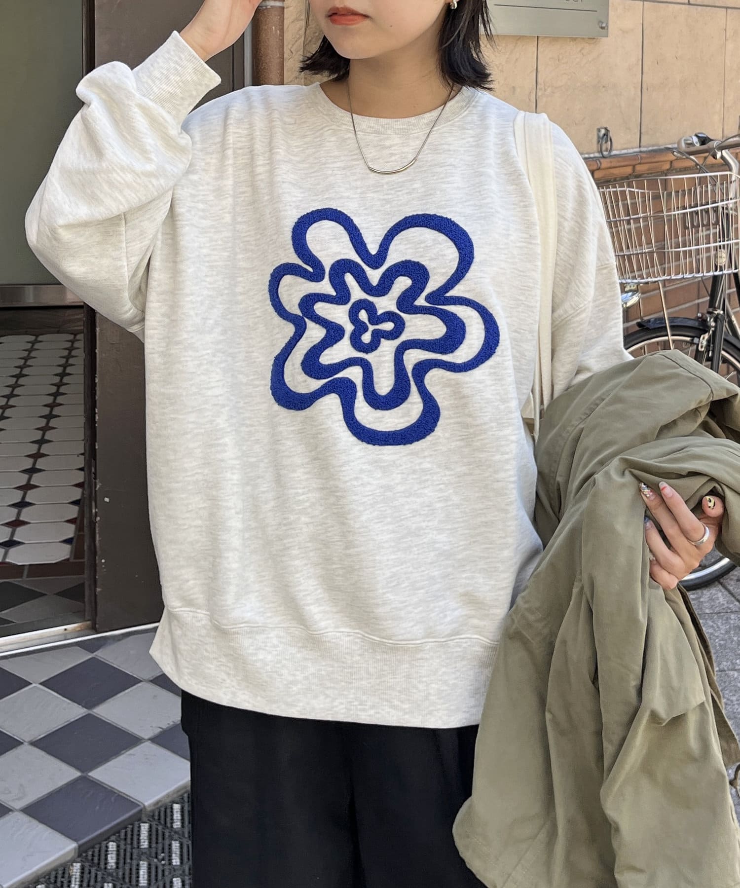 サガラ刺繍お花BIGスウェット | CPCM(シーピーシーエム)レディース