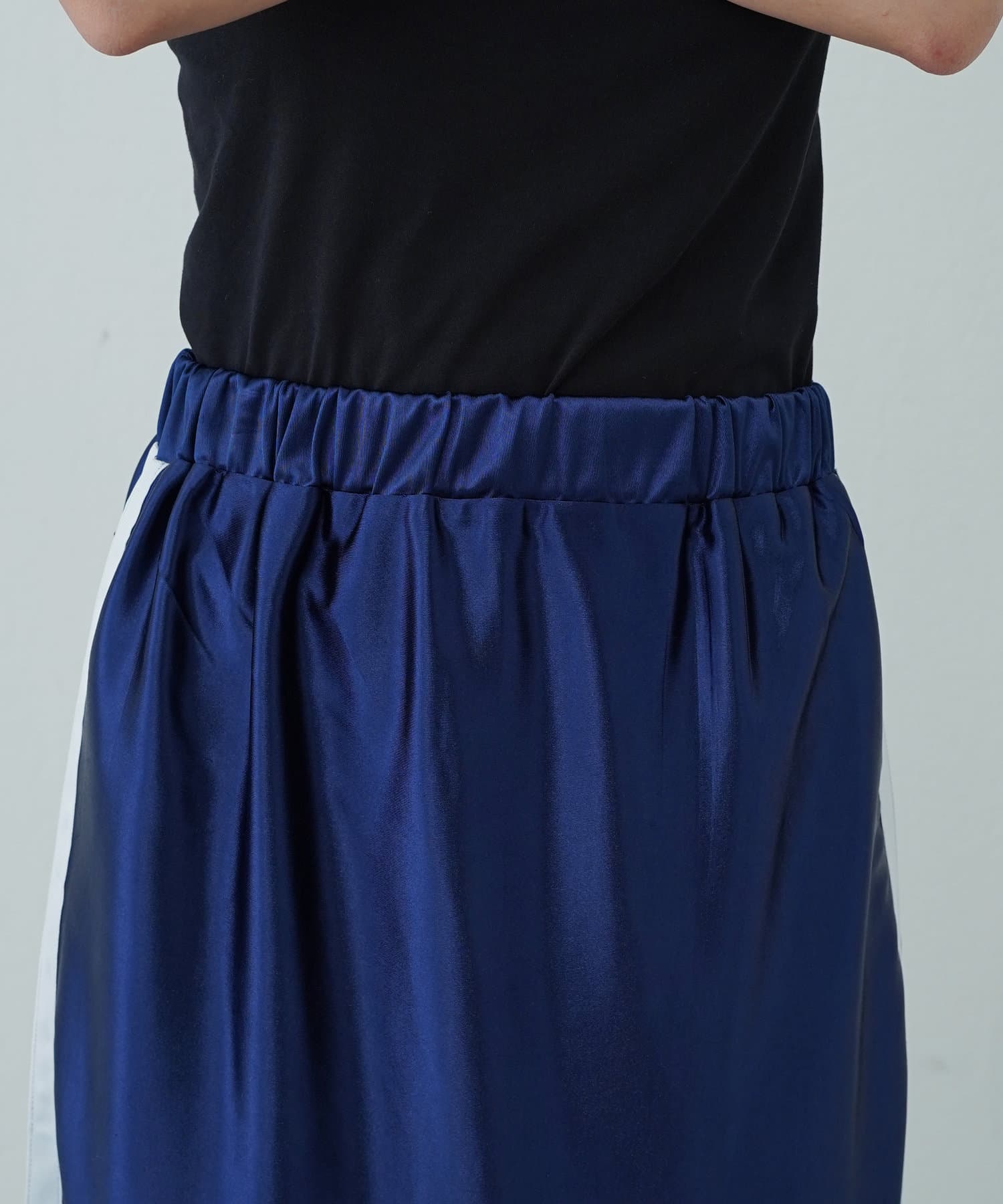 COLONY 2139(コロニー トゥーワンスリーナイン) サテンラインスカート