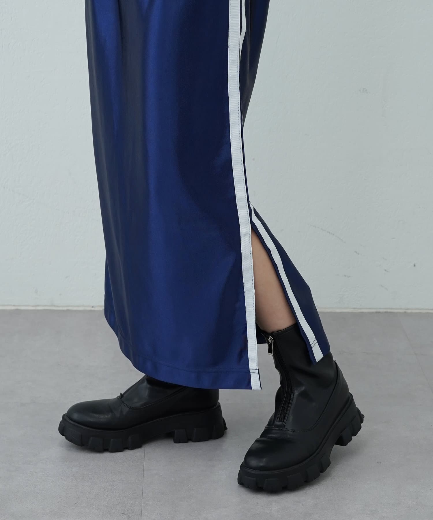 COLONY 2139(コロニー トゥーワンスリーナイン) サテンラインスカート