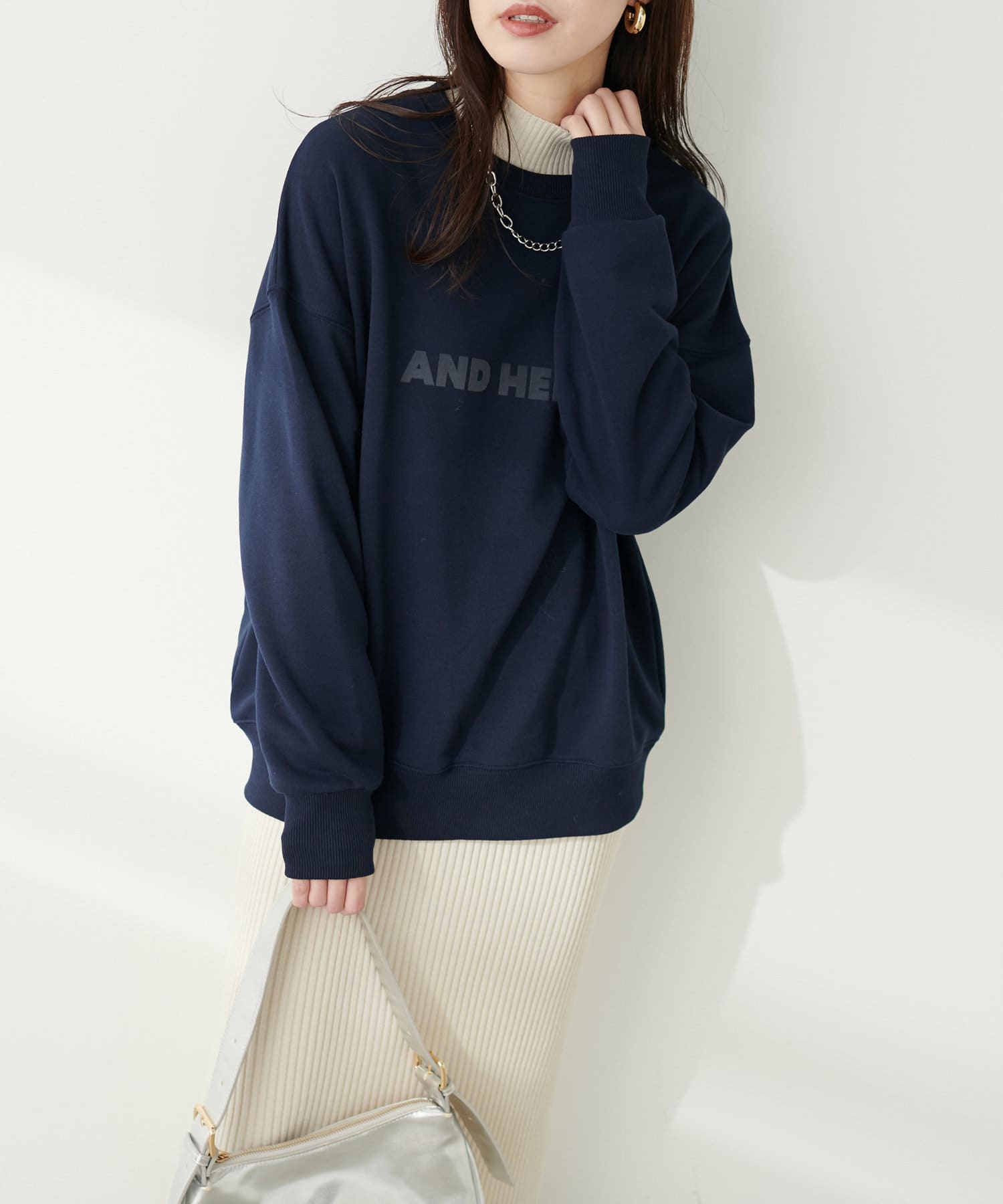 natural couture(ナチュラルクチュール) カレッジロゴ裏毛プルオーバー