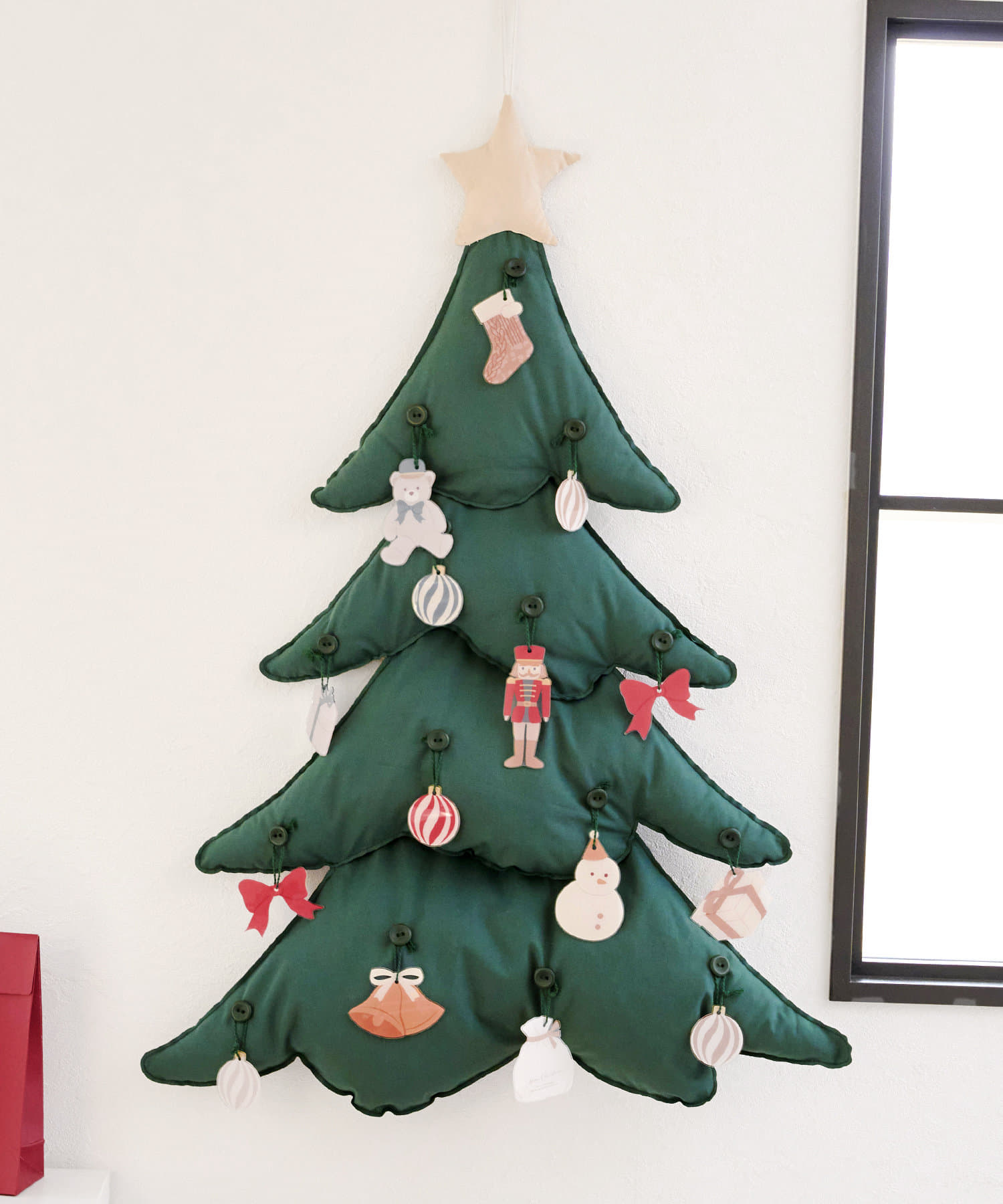 クリスマス】壁掛けツリー | 3COINS(スリーコインズ)ライフスタイル