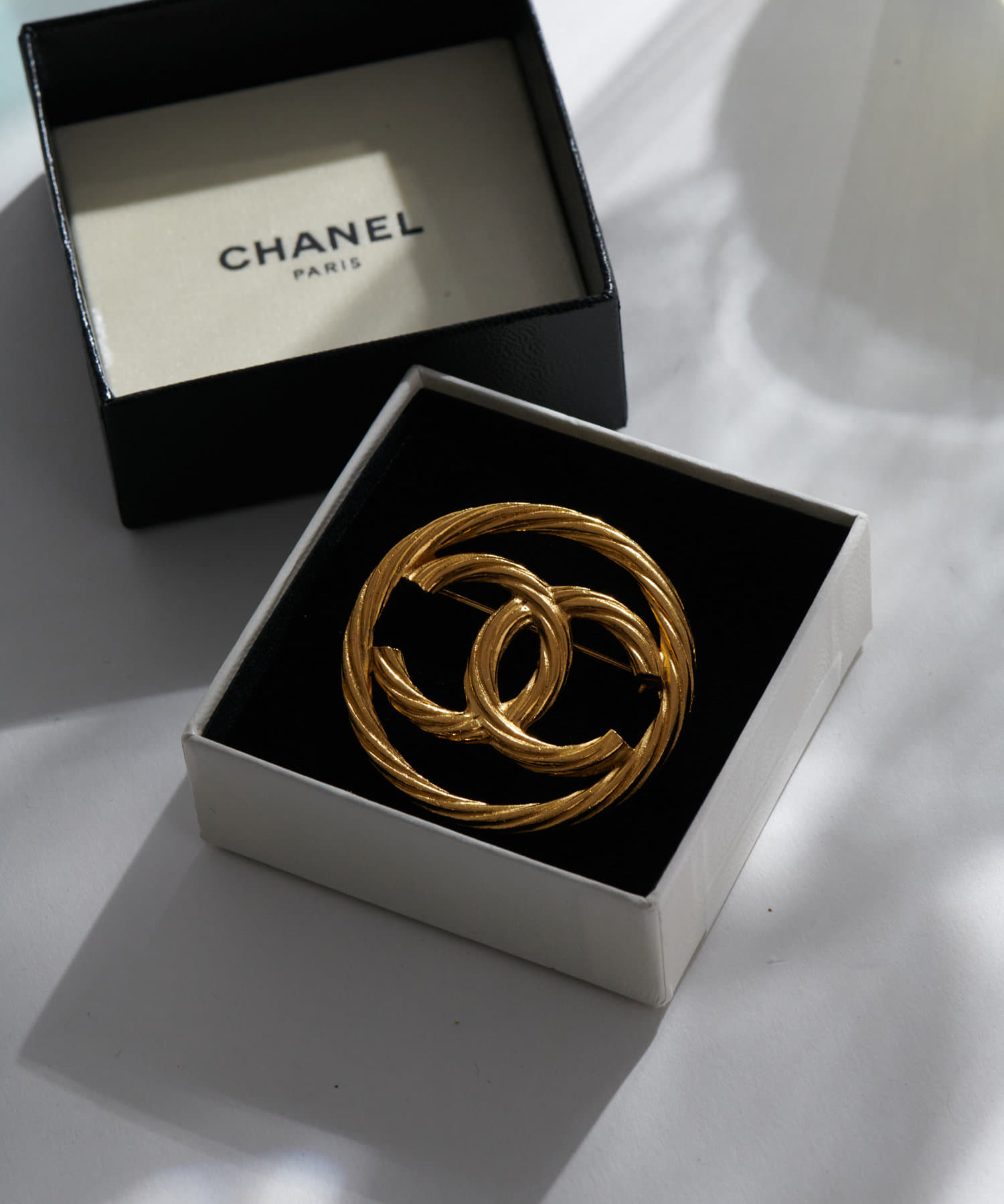 縦が約5㎝横は約4㎝ですVintage CHANEL ブローチ