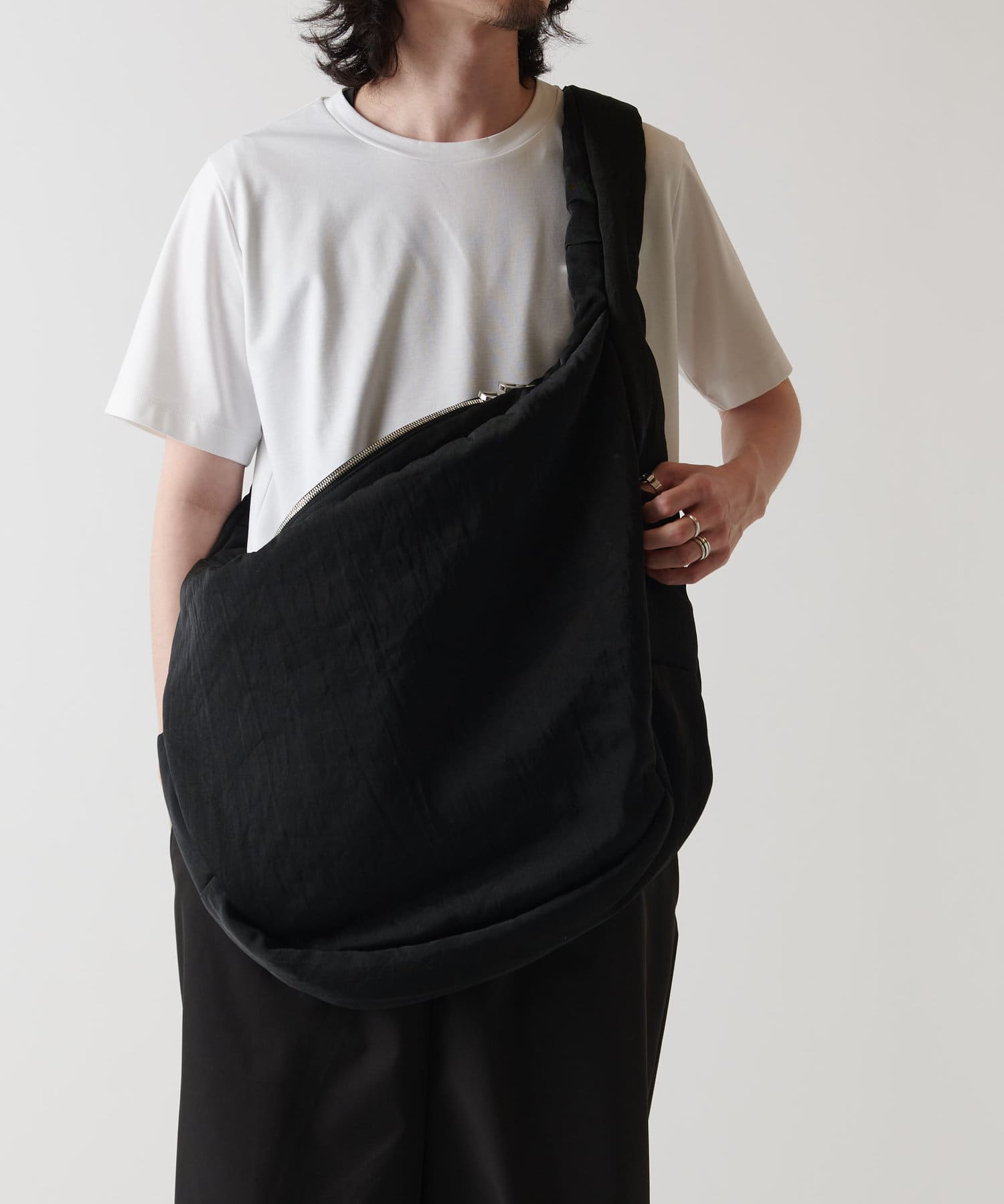 ITTI / イッチ】ANNIE PUFFER BIG MOON BAG | Lui's(ルイス)メンズ 