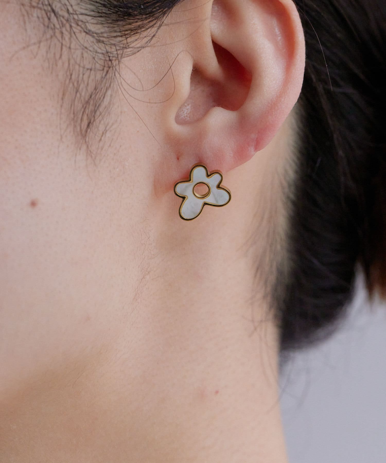 Socali jewelry（ソカリジュエリー）】オーバルフラワーピアス | ear