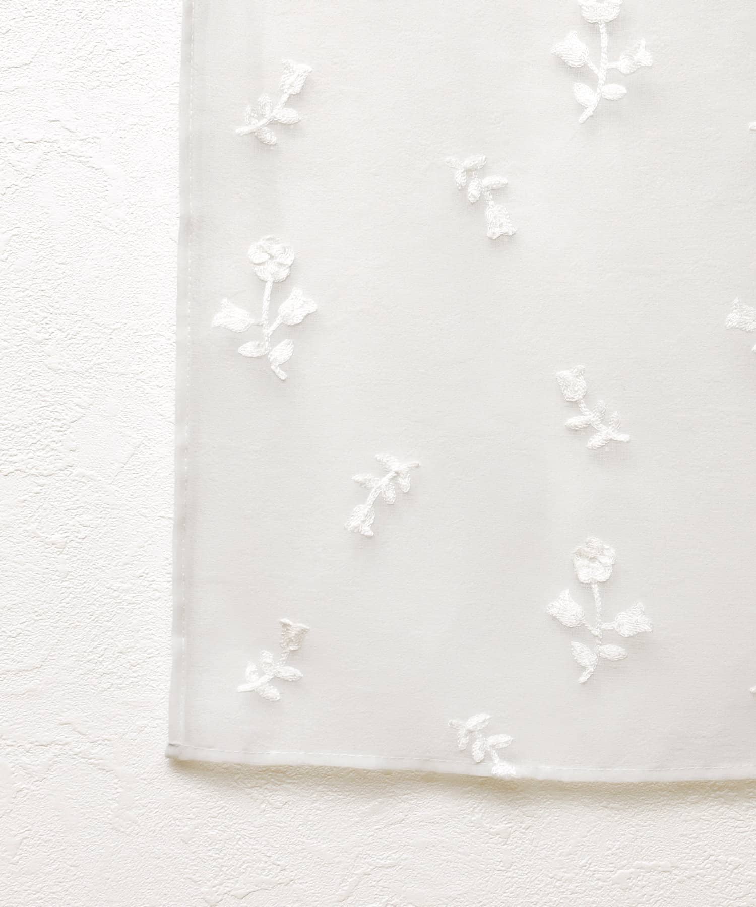 3COINS(スリーコインズ) 刺繍セパレートカーテンフラワー：43×150cm