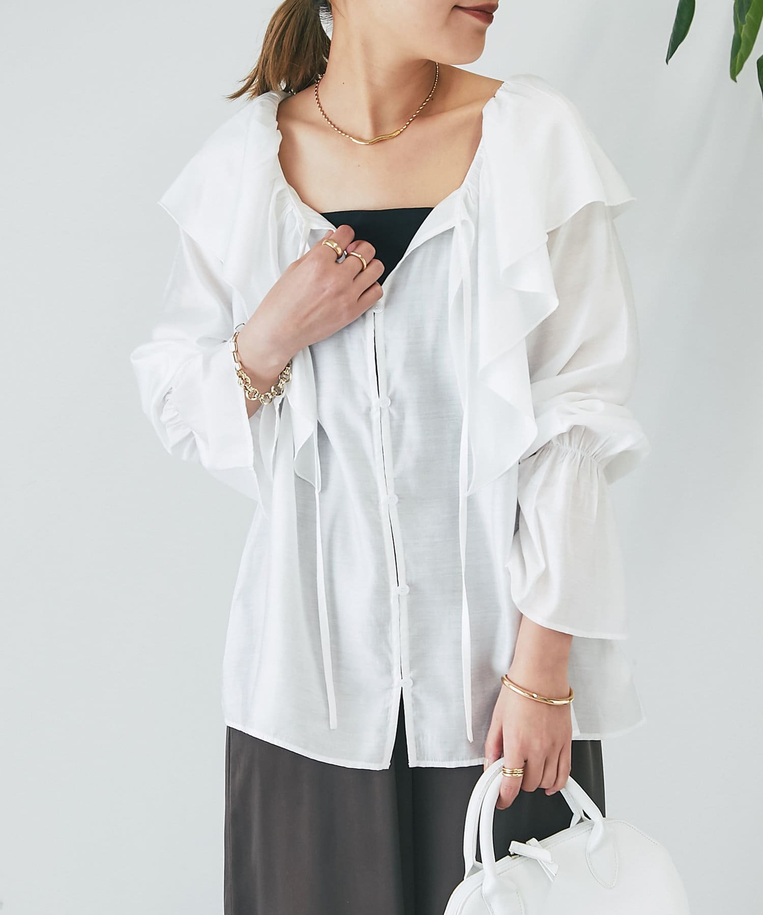 un dix cors(アンディコール) 光沢フリルブラウス