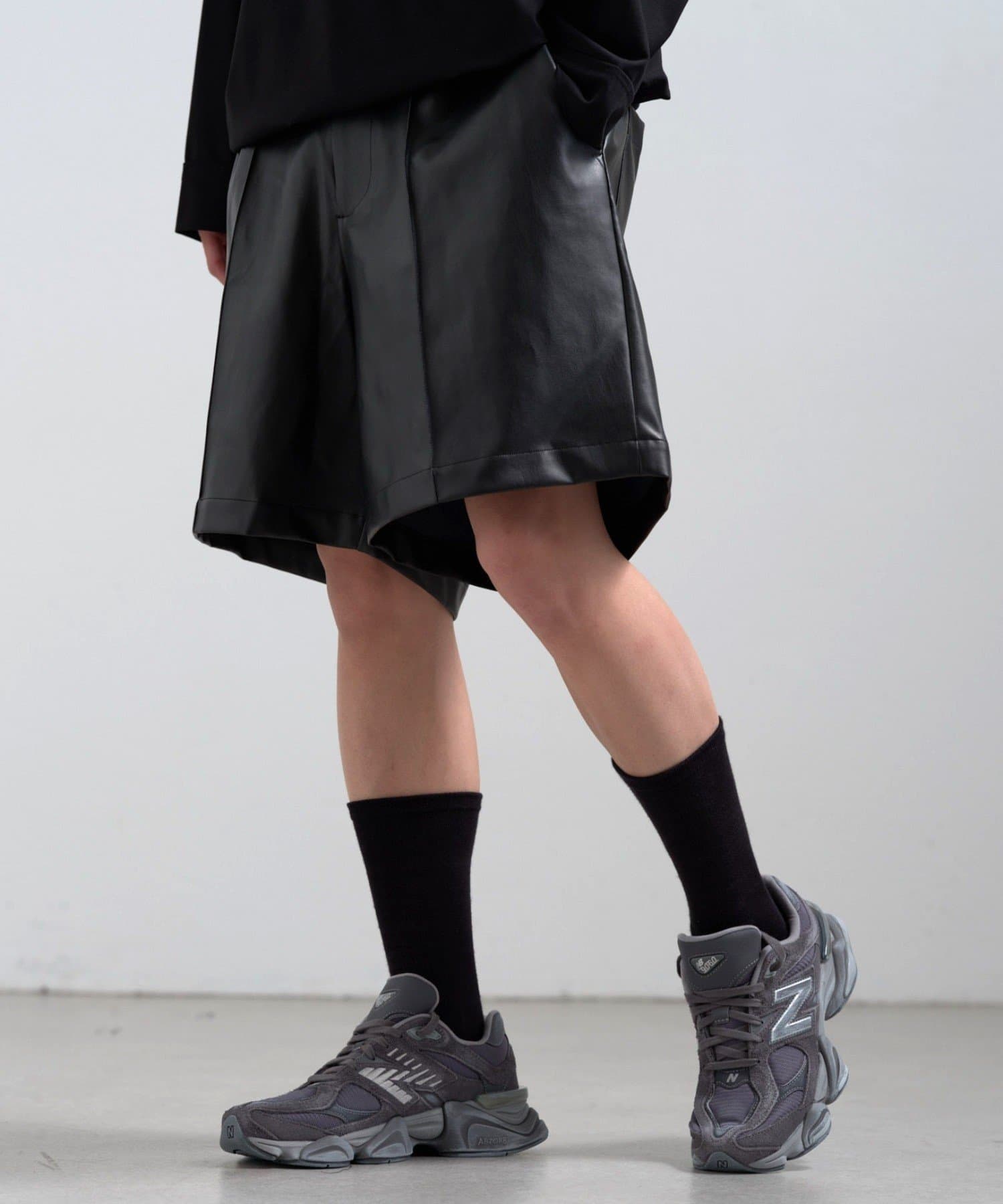 Neucon / ニューコン】24SS シンセティックレザーワイドショーツ  