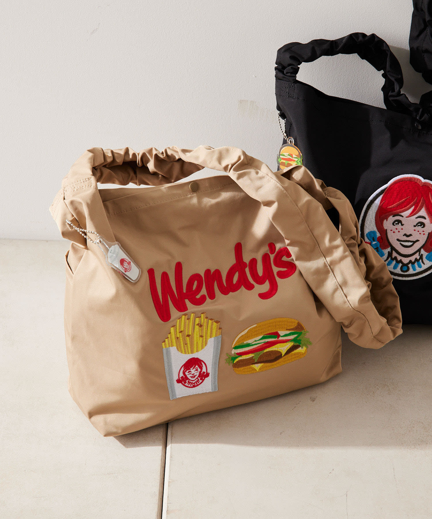 Wendy's(ウェンディーズ)コラボ第二弾！】刺しゅうクロス