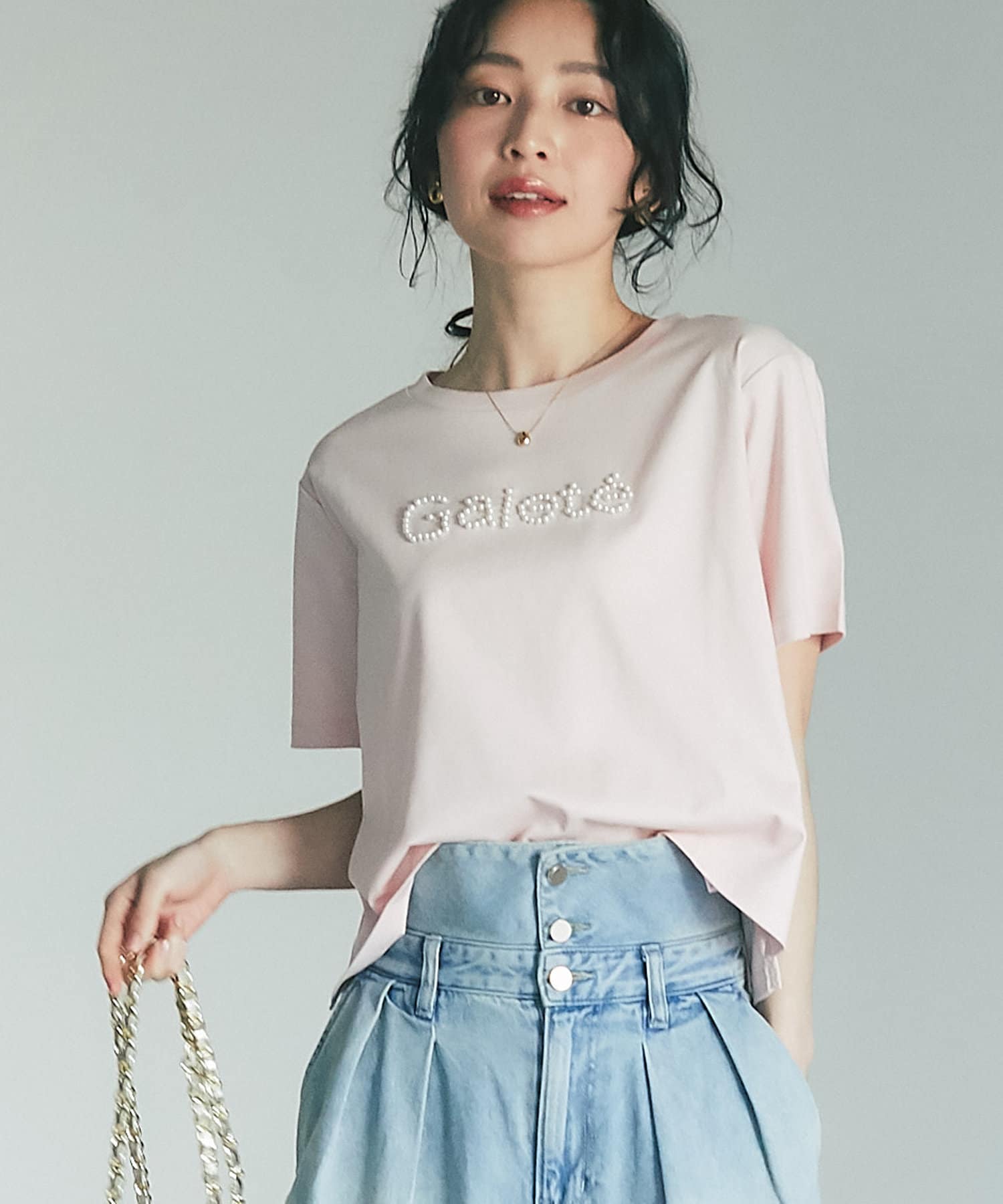 La boutique BonBon(ラブティックボンボン) 【きれい見えカットソー】パールモチーフクロップドTシャツ