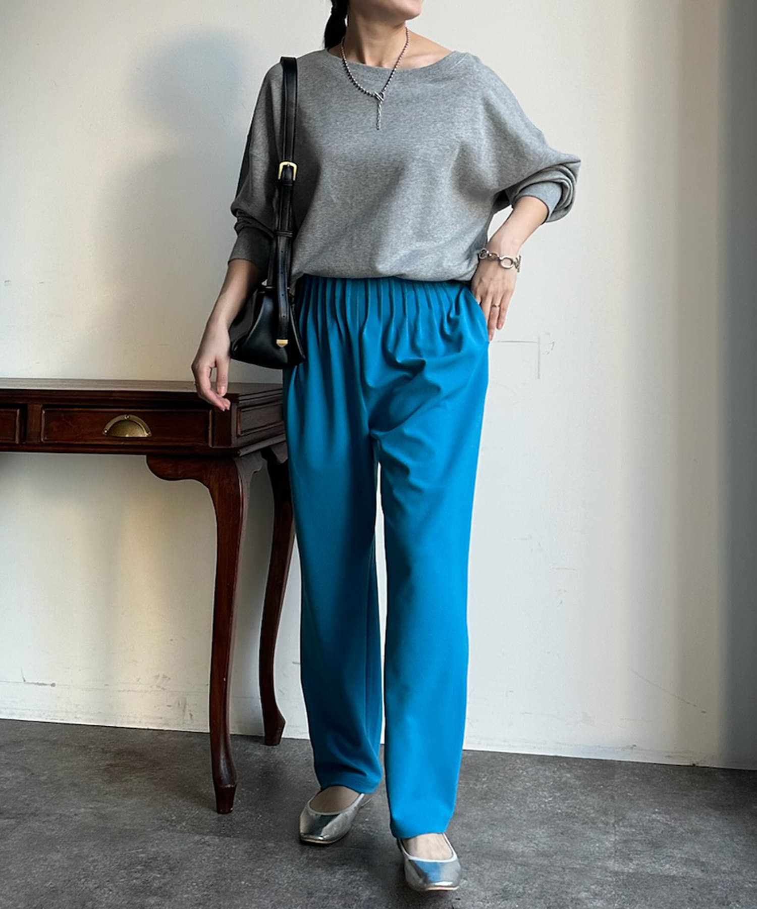 DouDou バックタックパンツ テーパード ハイウエスト 後ろウエストゴム DouDou（ドゥドゥ）の「バックタックパンツ（その他パンツ