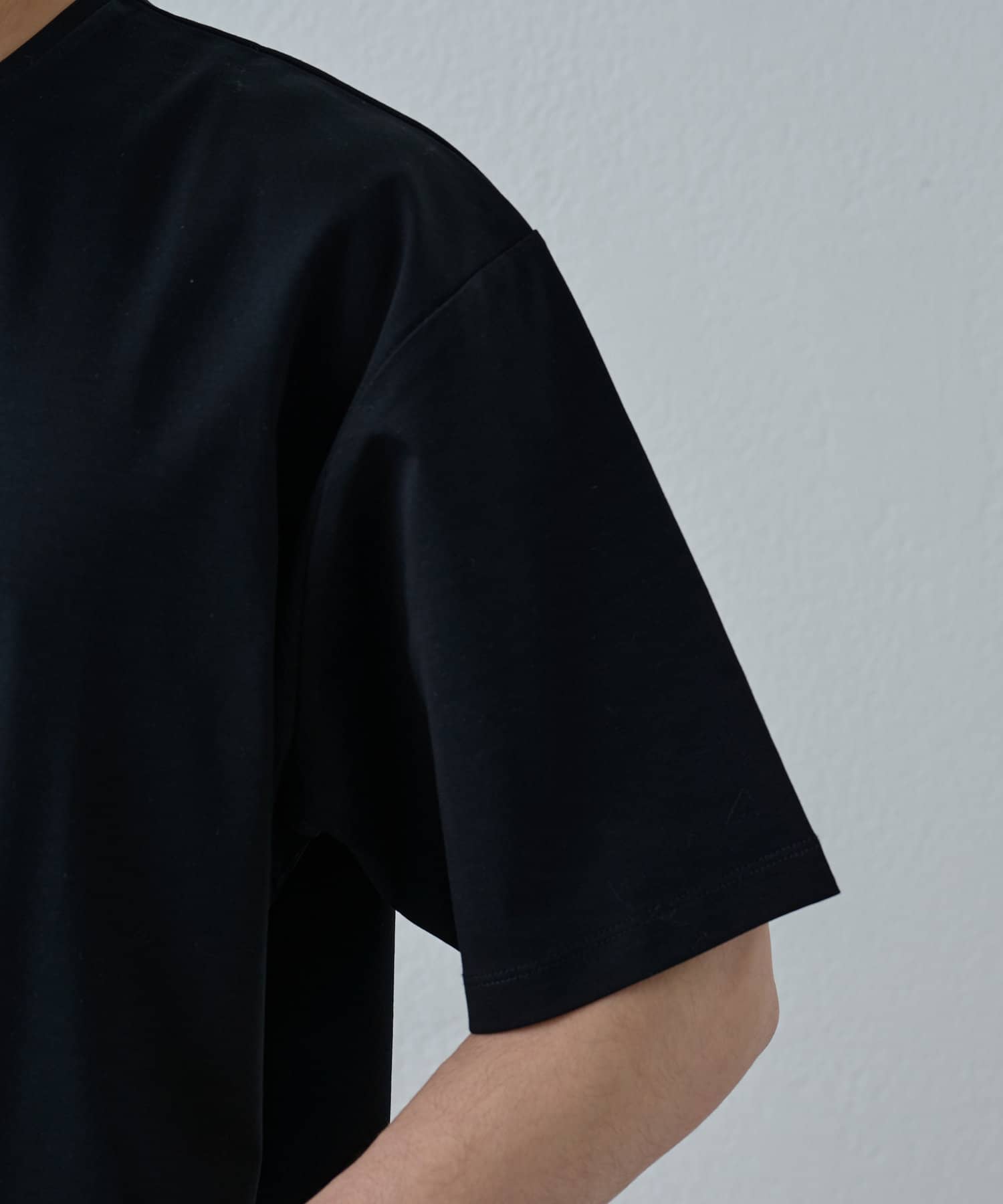 COLONY 2139(コロニー トゥーワンスリーナイン) スマートVネック半袖Tシャツ