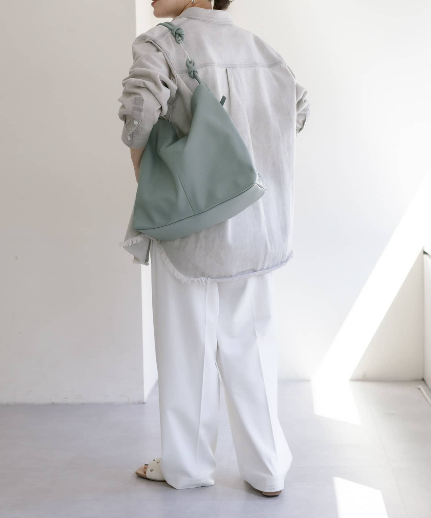 ear PAPILLONNER(イア パピヨネ) 《本革/A4サイズ対応/軽量》しずく型チャーム付きワンハンドルショルダーバッグ