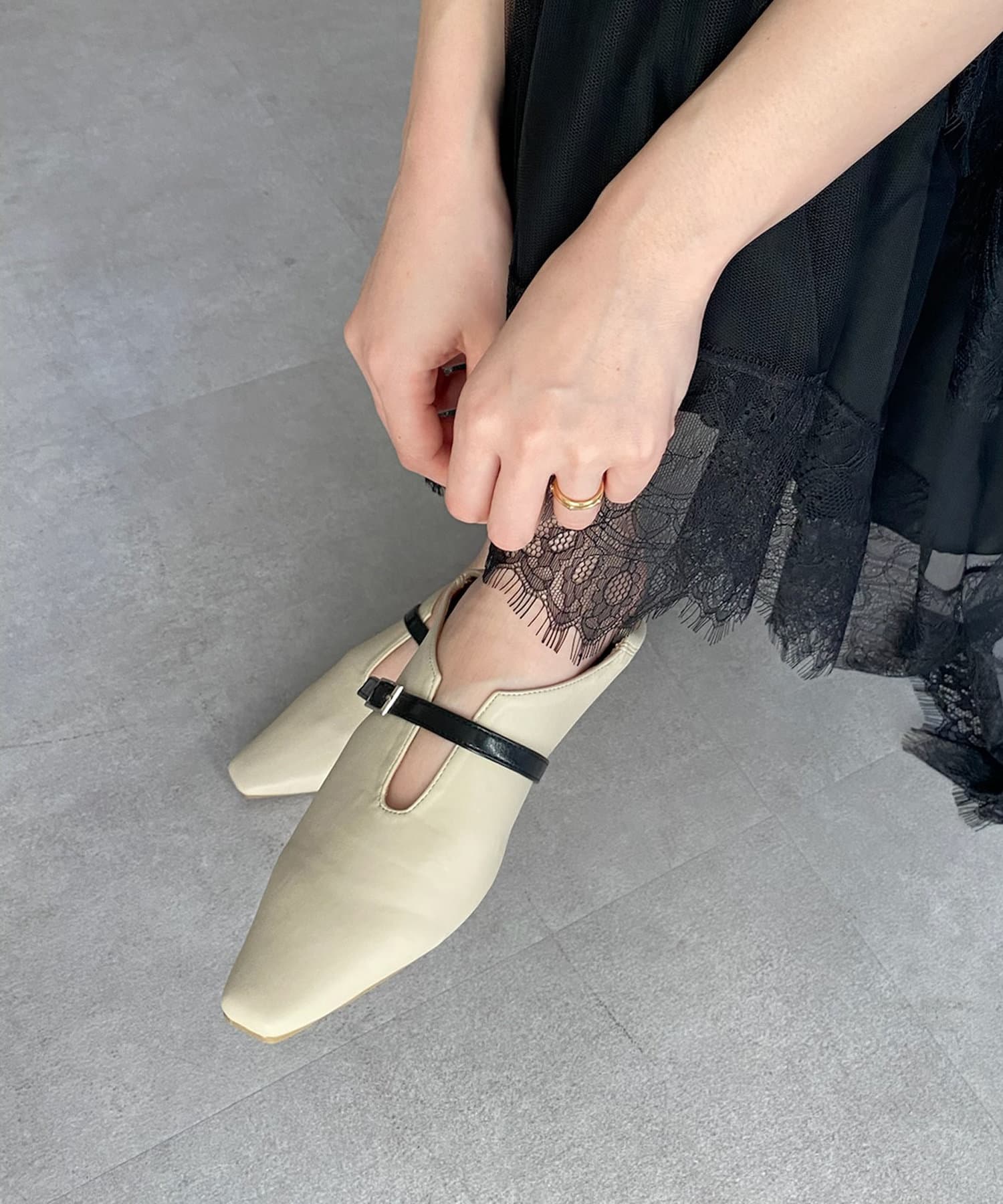 【新品未使用 DOUDOU WEB限定版】ソフトカットバックストラップパンプス WEB限定】ソフトカットバックストラップパンプス | DOUDOU