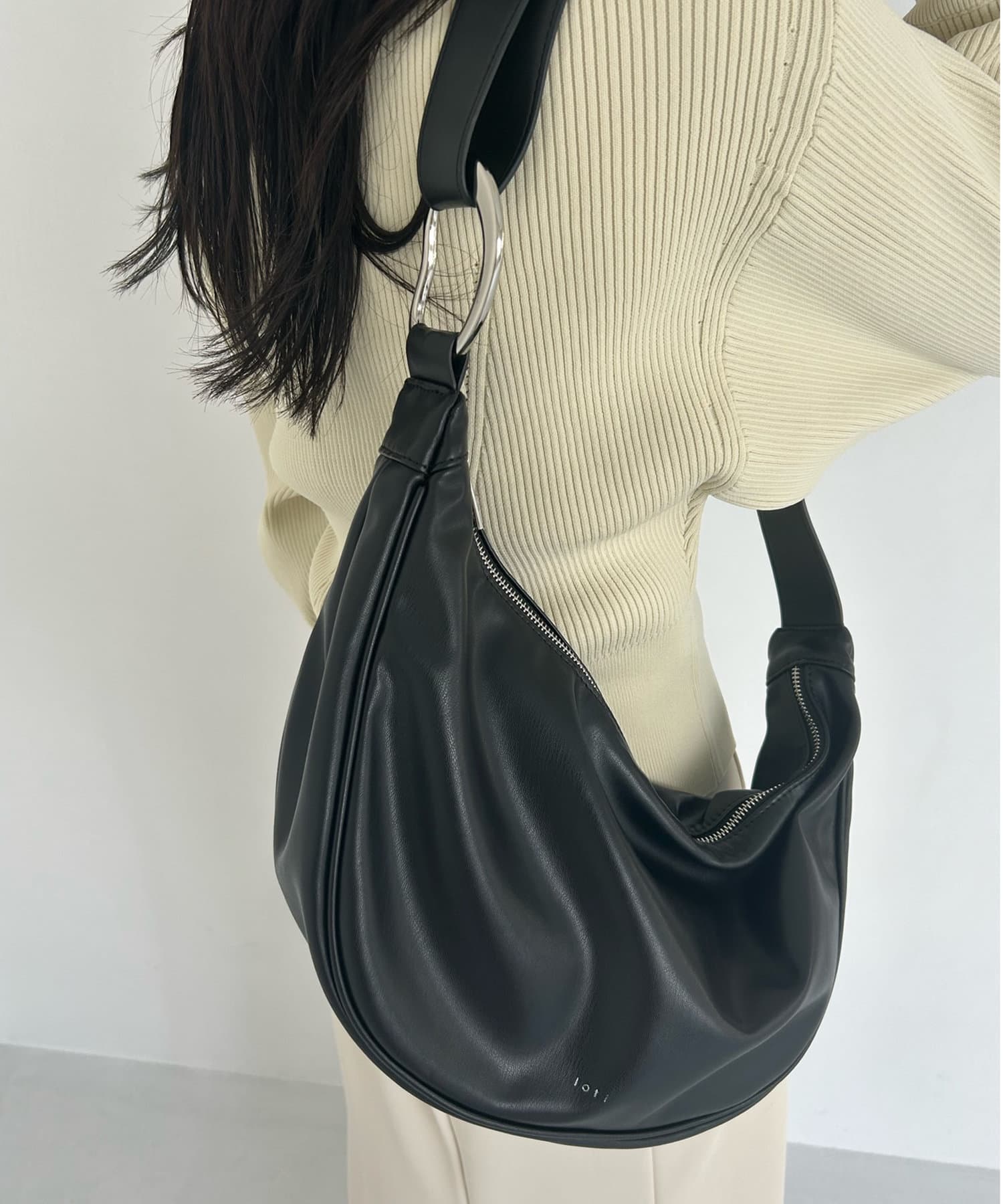 mysticの【再入荷！】loti ワンショルダークロワッサンBAG