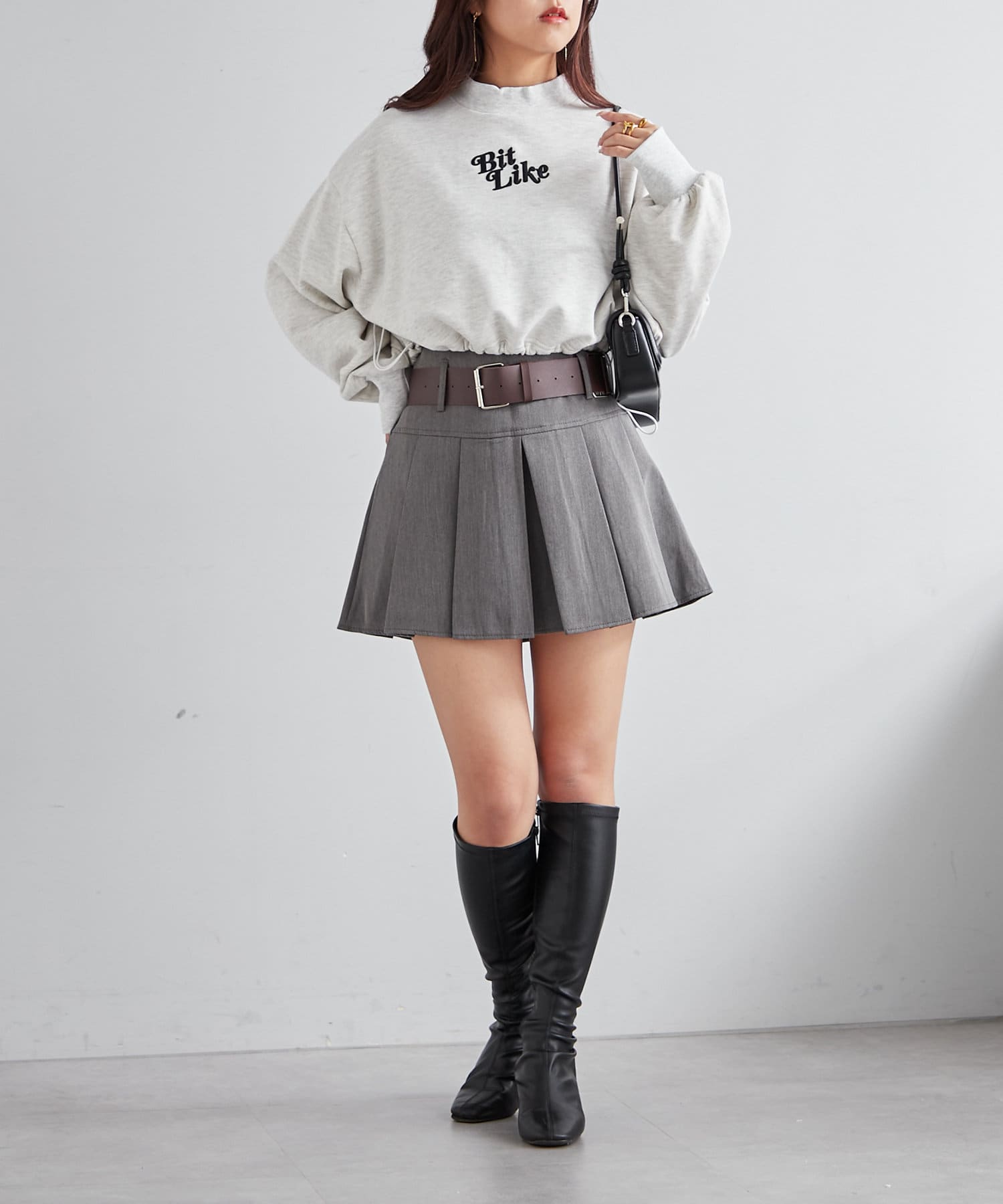 ベルトがセットになったプリーツミニスカート | NICE CLAUP / OLIVE