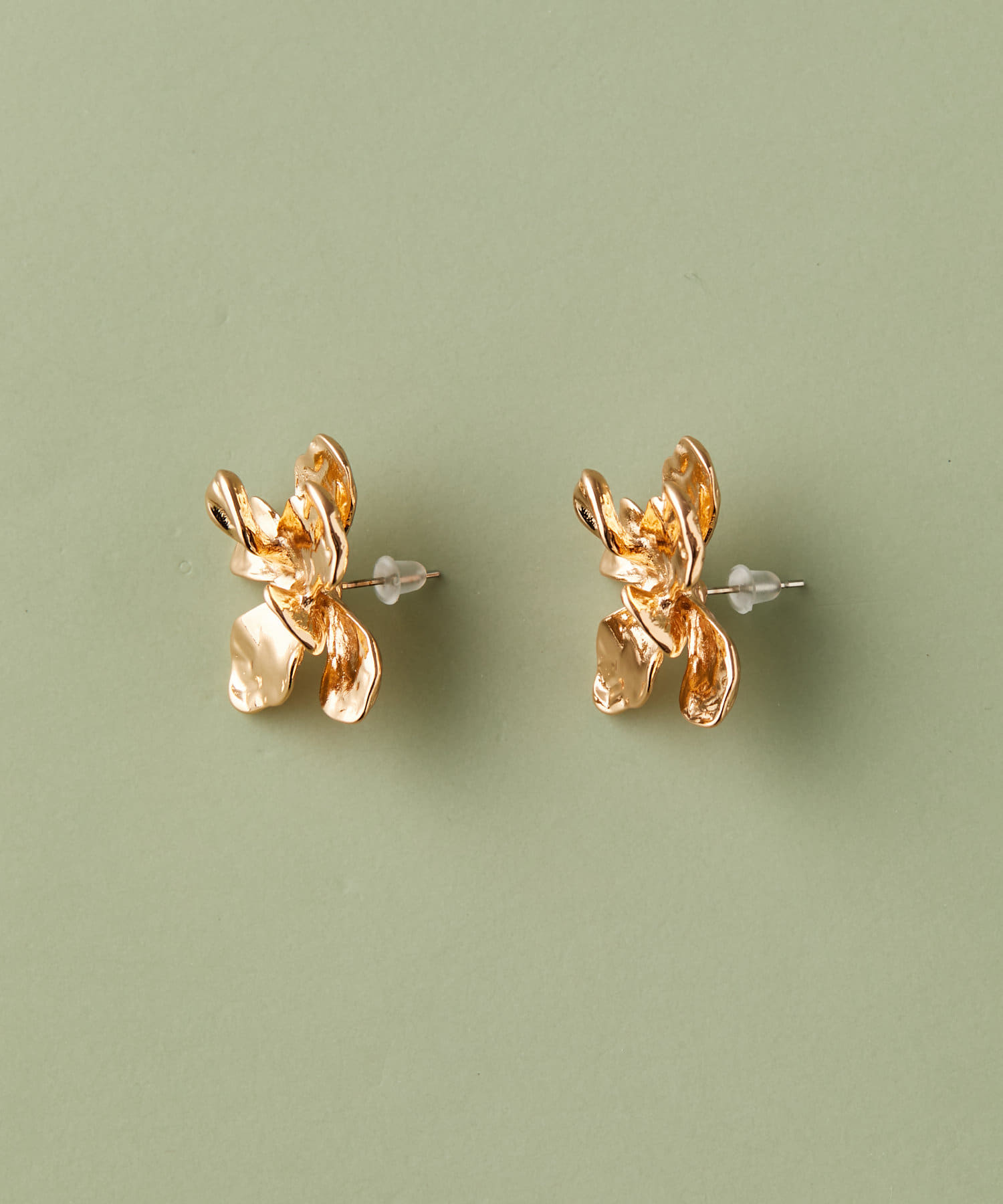 花の形状のゴールドメタルピアス 未来 フラワー モチーフのゴールドメタル ピアス の通販 - TIRAKITA.COM
