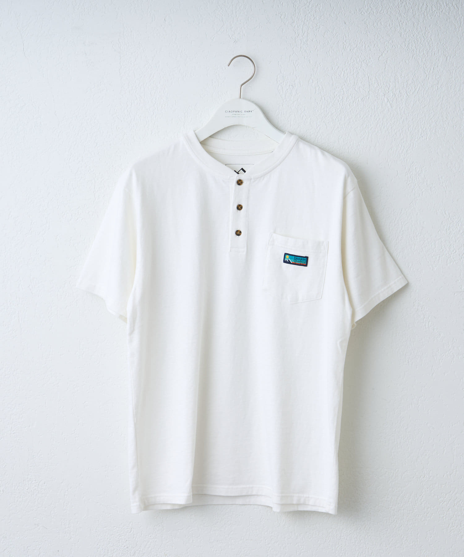 CIAOPANIC TYPY(チャオパニックティピー) 【Franklin Climbing】ユニセックスヘンリーネック半袖Tee