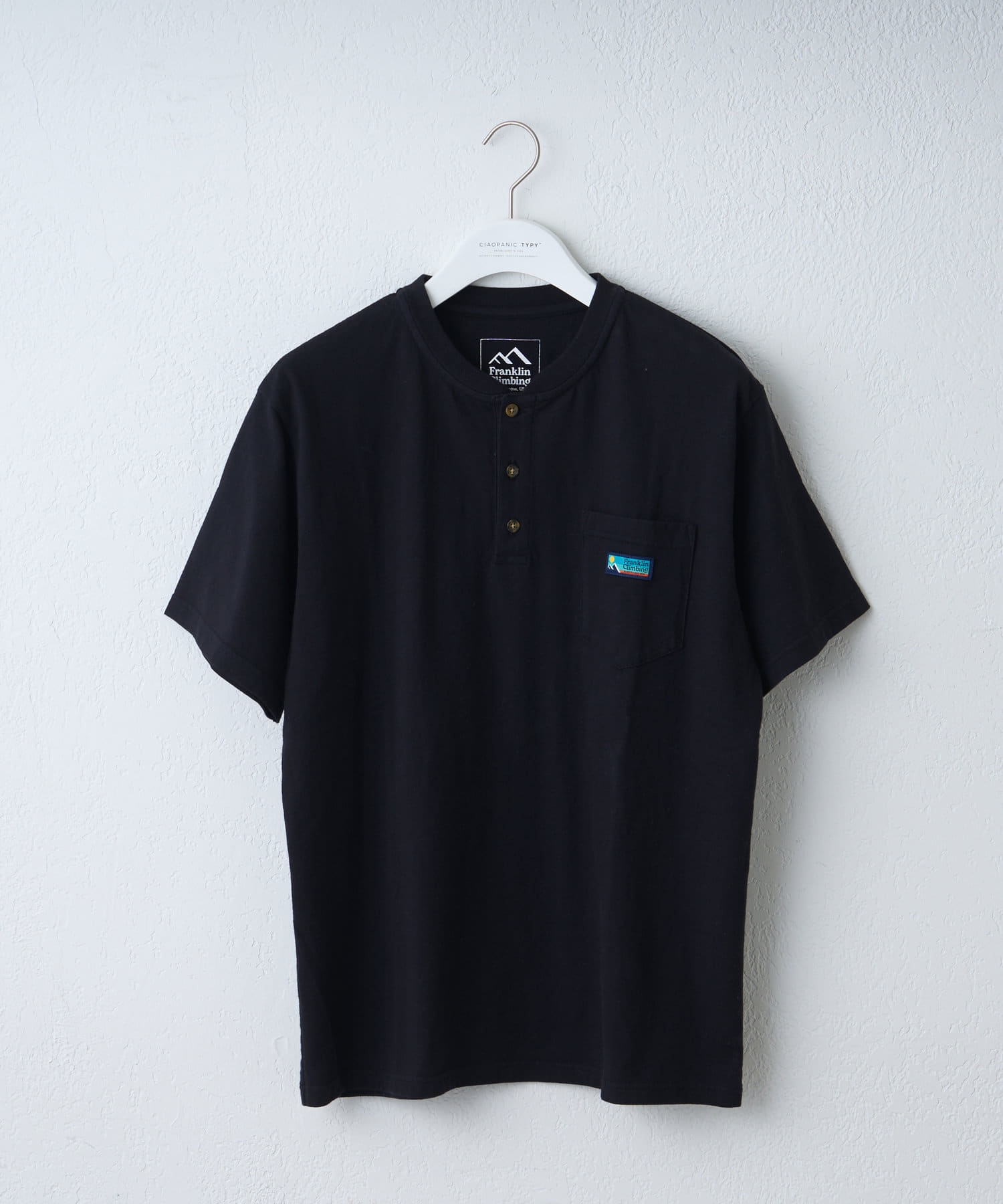 CIAOPANIC TYPY(チャオパニックティピー) 【Franklin Climbing】ユニセックスヘンリーネック半袖Tee
