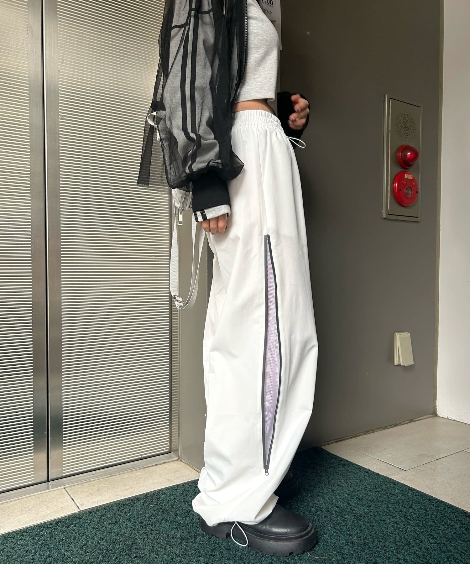 ナイロンジップ裏メッシュパンツ | WHO'S WHO gallery