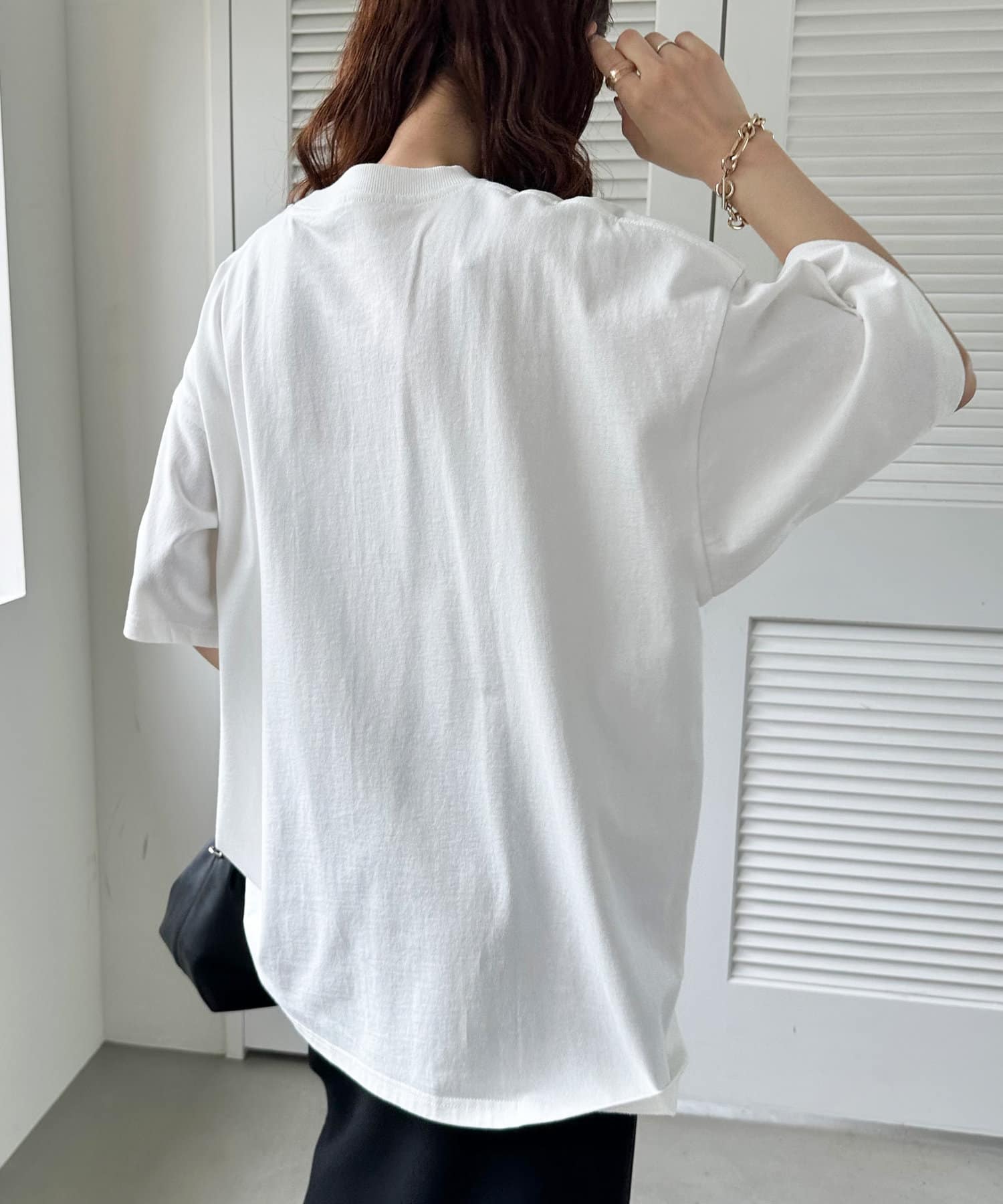 ユニセックス】ナンバリングロゴ半袖Tシャツ《WEB限定
