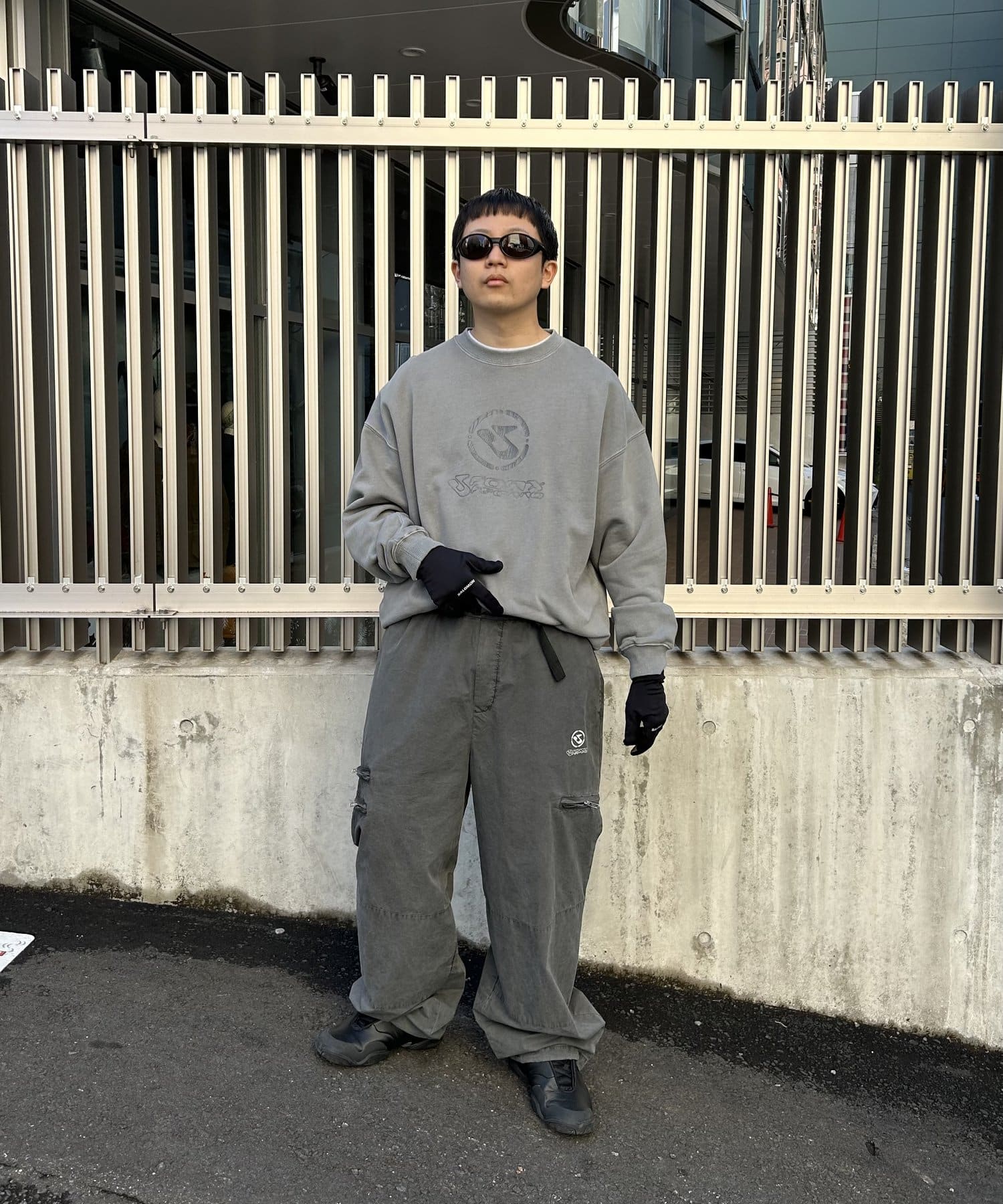 who's who gallery BRONX パーカー スウェット グレー 黒 WHO'S WHO gallery（フーズフーギャラリー）の「【KOOKY'N