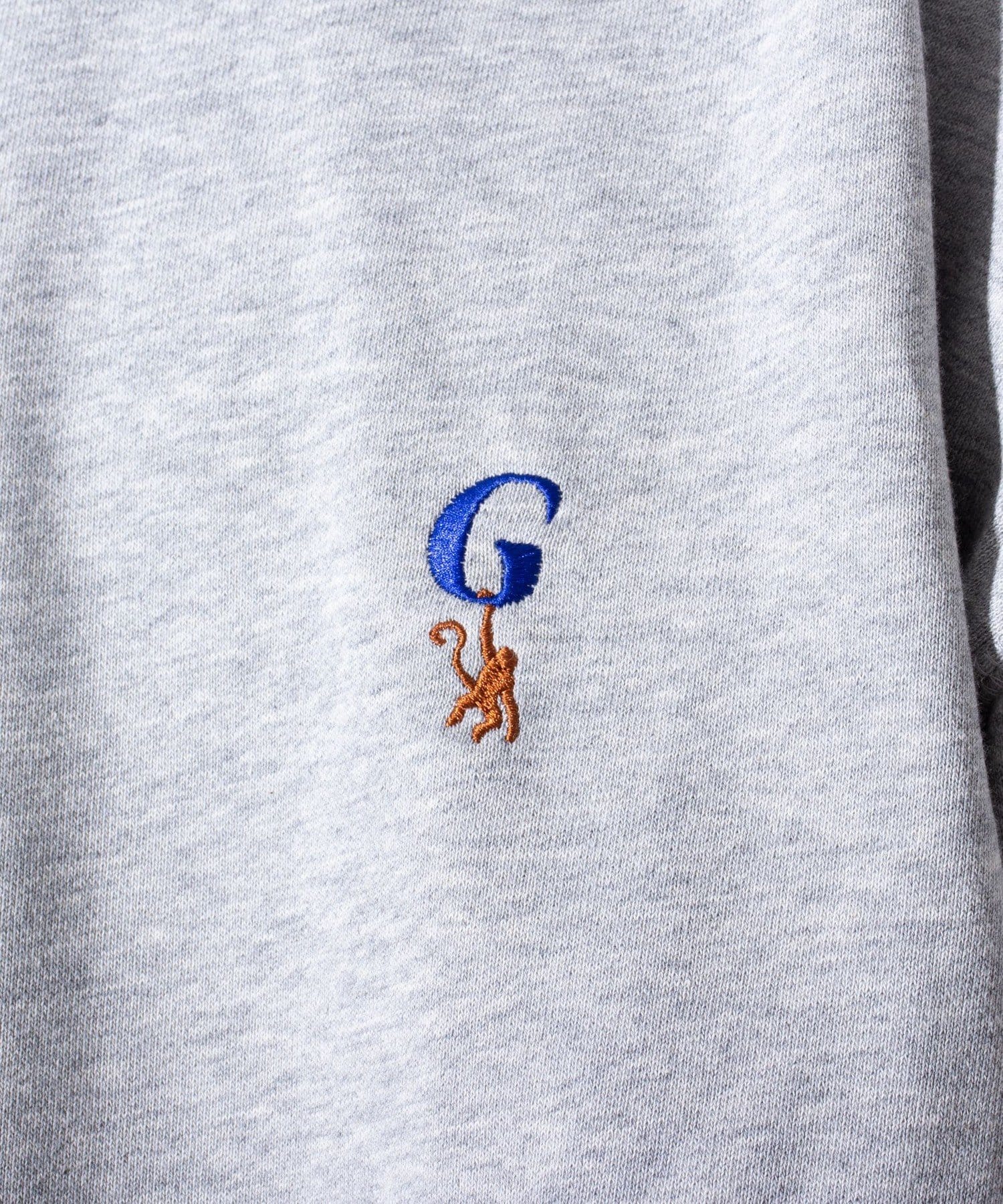 FREDY & GLOSTER(フレディ アンド グロスター) 【GLOSTER】ワンポイントロゴ G刺繍 クルーネックスウェット