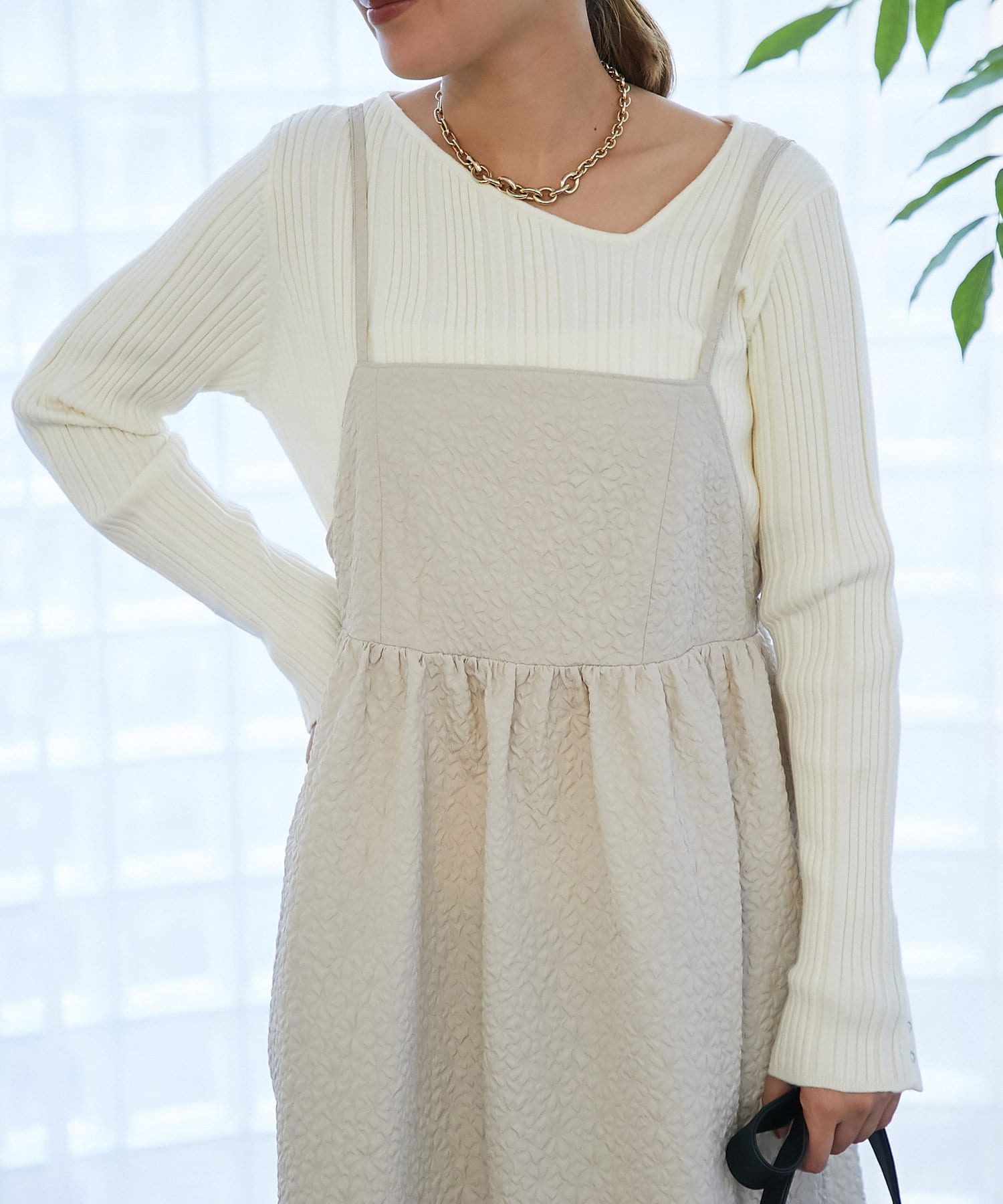 un dix cors(アンディコール) アシメVネック袖釦ニット