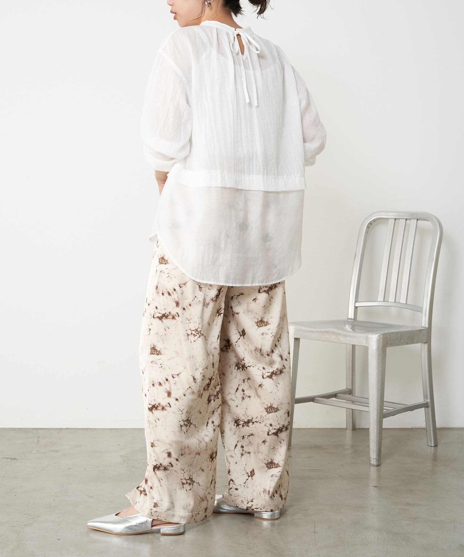 大人の柄アイテム】インクペイントイージーパンツ | Jena espace