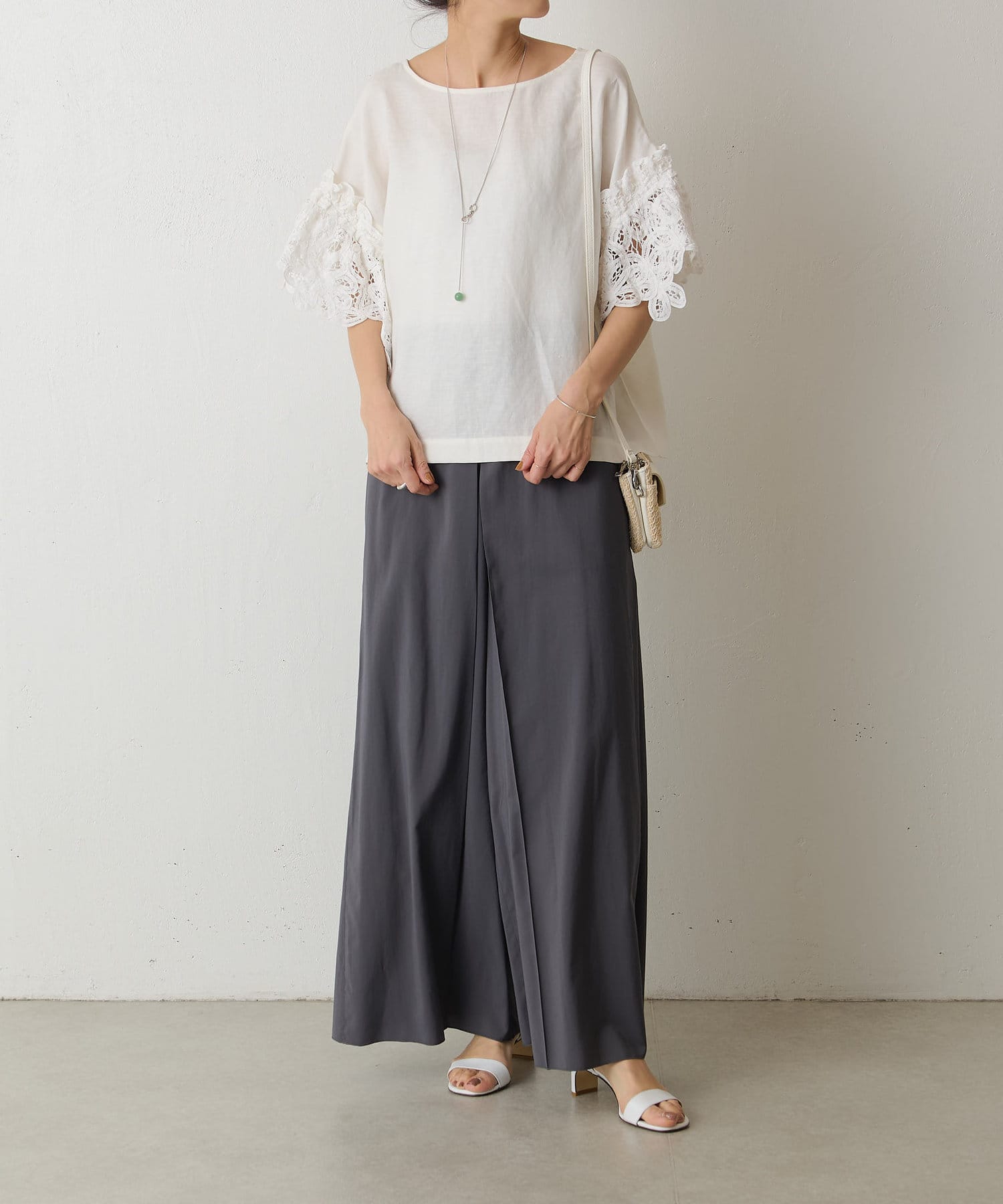 BEARDSLEY バテンレースブラウスネイビー