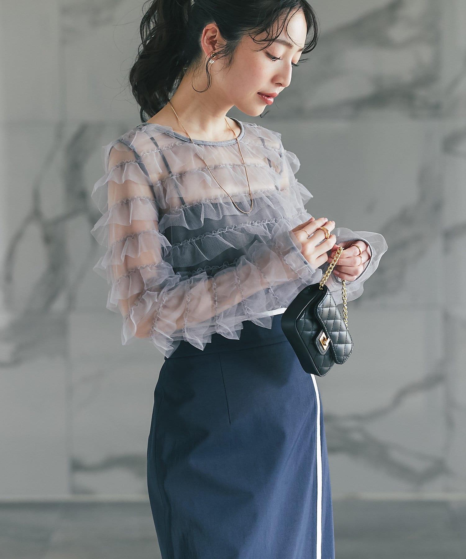 La boutique BonBon ♡ フリルブラウス　ネイビー La boutique BonBon ♡ フリルブラウス ネイビー