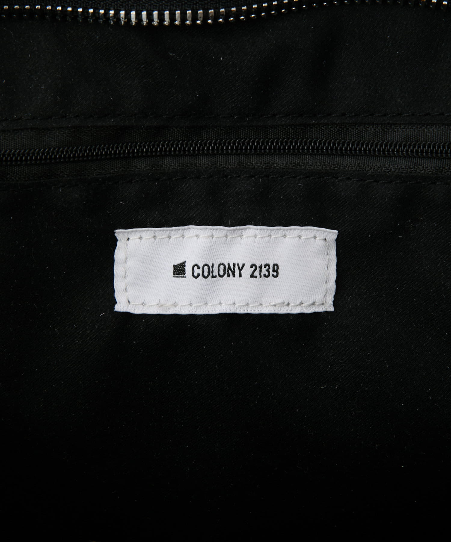 COLONY 2139(コロニー トゥーワンスリーナイン) ユーティリティアウトポケットバッグ