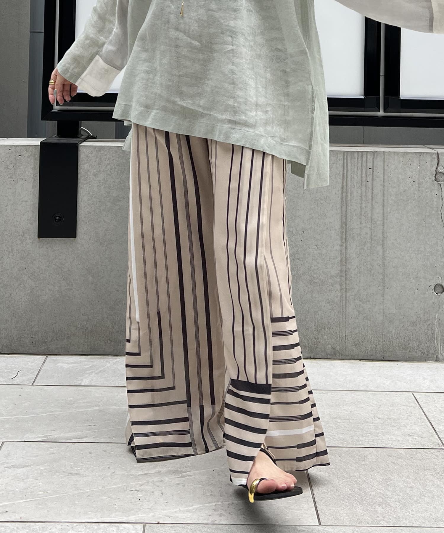 新品　Jena　ジェナ　エスパスメルヴェイユ　サイドラメラインパンツ　チャコール Jena espace merveilleux｜ジェナ エスパス メルヴェイユの