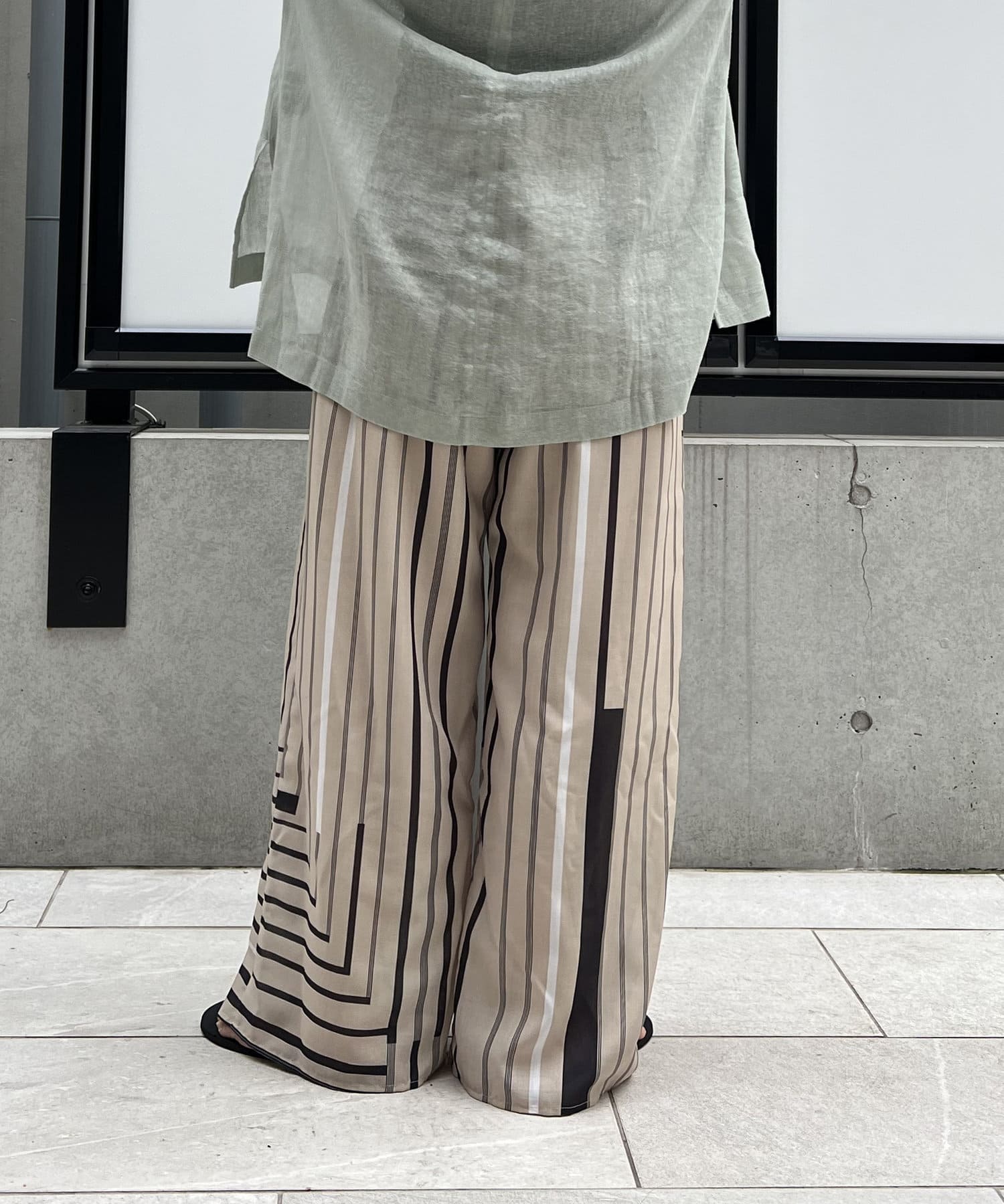 新品　Jena　ジェナ　エスパスメルヴェイユ　サイドラメラインパンツ　チャコール サイドラメラインパンツ | Jena espace merveilleux(ジェナ
