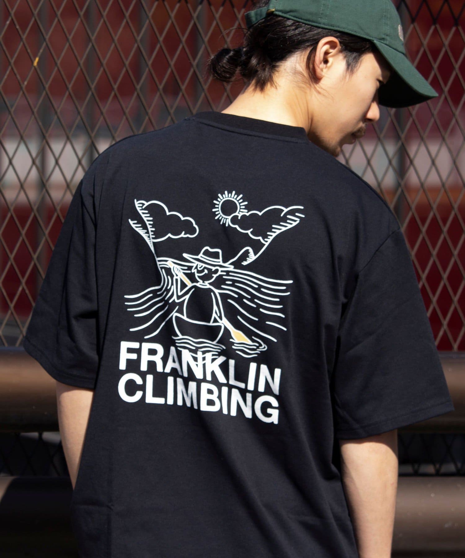 FREDY & GLOSTER(フレディ アンド グロスター) 【Franklin Climbing】バックプリント カヌーグラフィックTシャツ