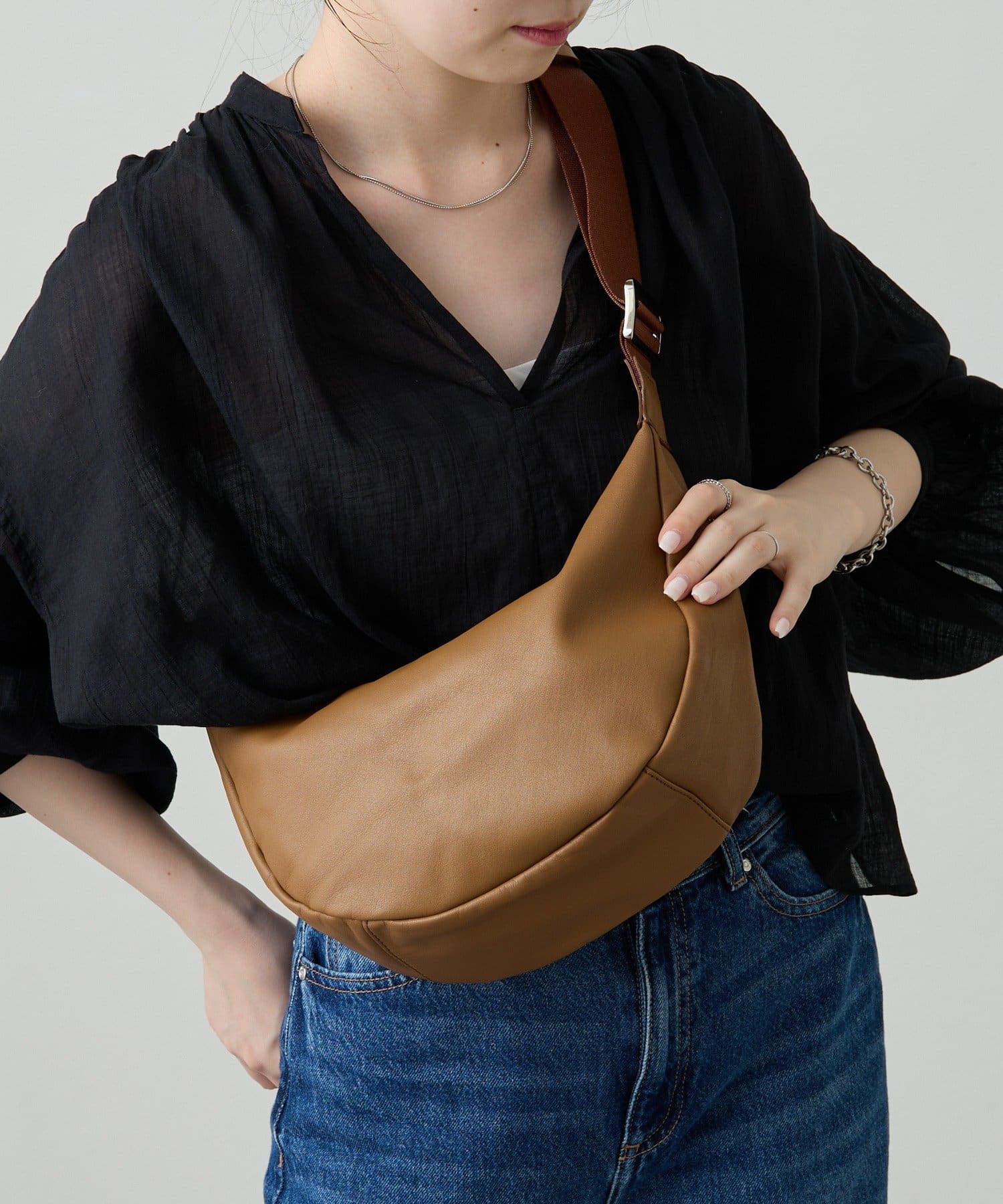 russet(ラシット) ［待望の再入荷！］【名品】ソフトレザーラウンドショルダーバッグ