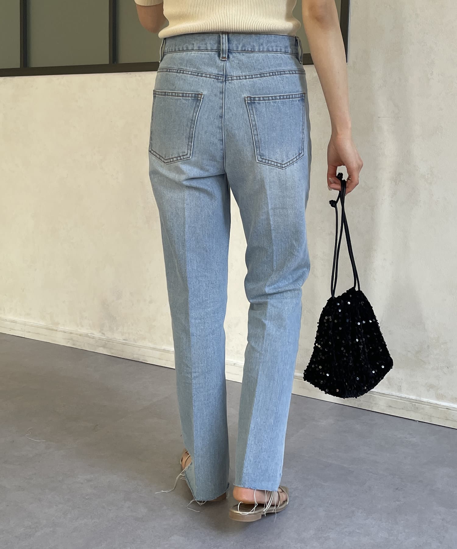 2サイズ展開】裾段差スリットセンタープレスデニム | Thevon.(ゼヴォン