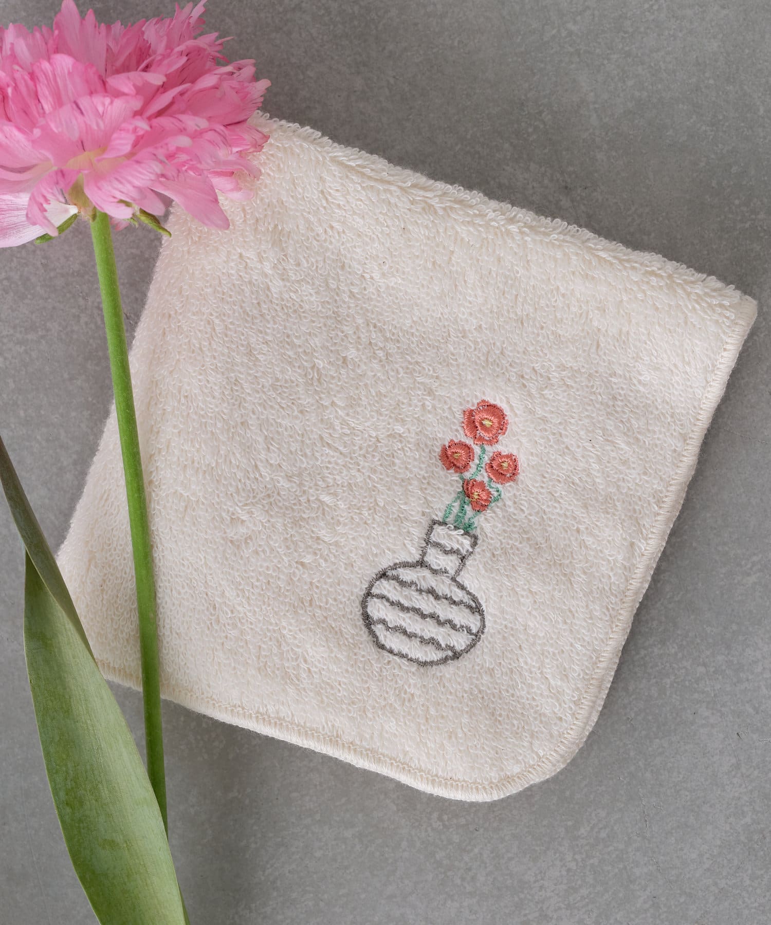 BIRTHDAY BAR(バースデイバー) フラワーベース刺繍タオルハンカチ