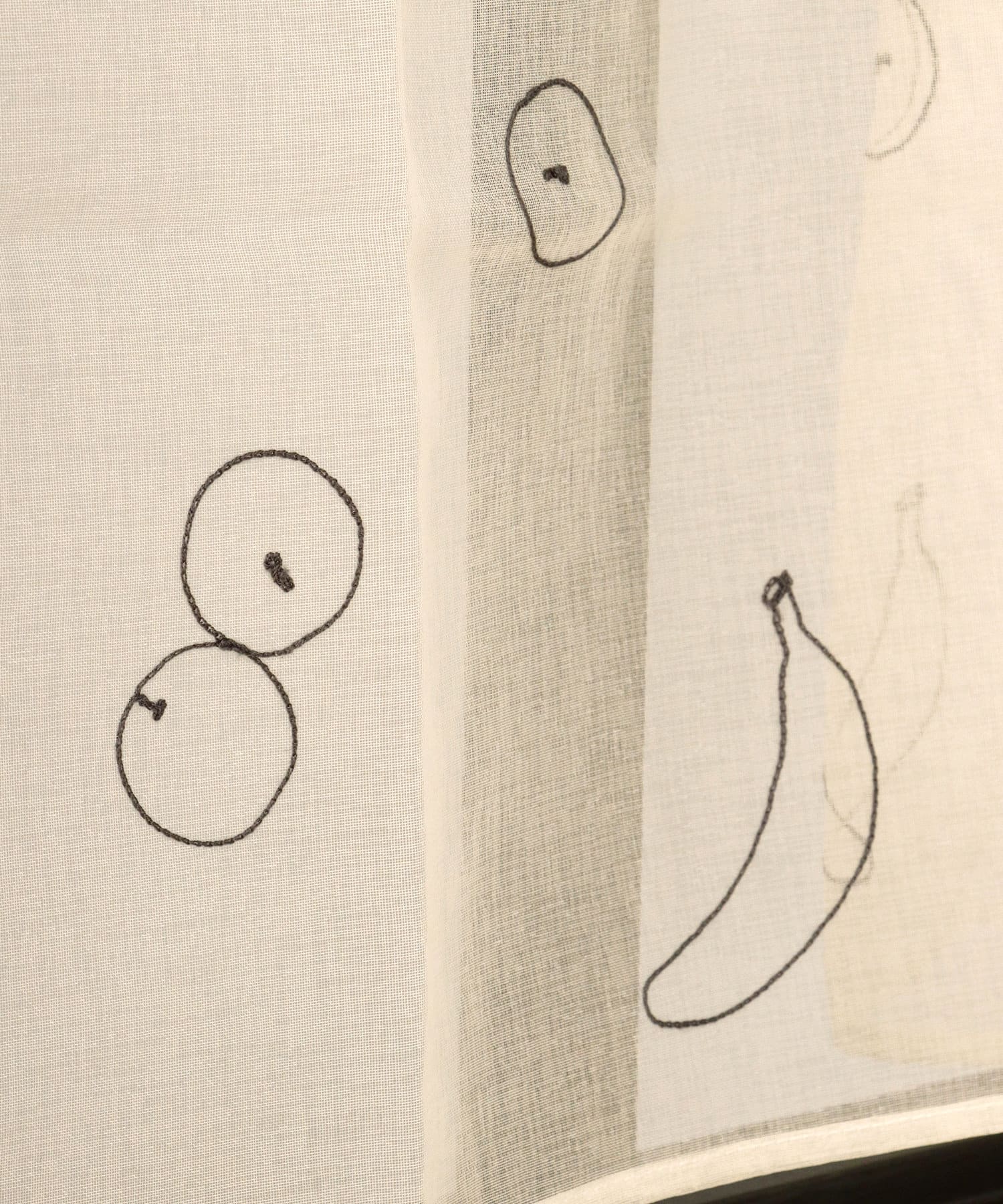 3COINS(スリーコインズ) 刺繍カフェカーテンフルーツ：105×45cm