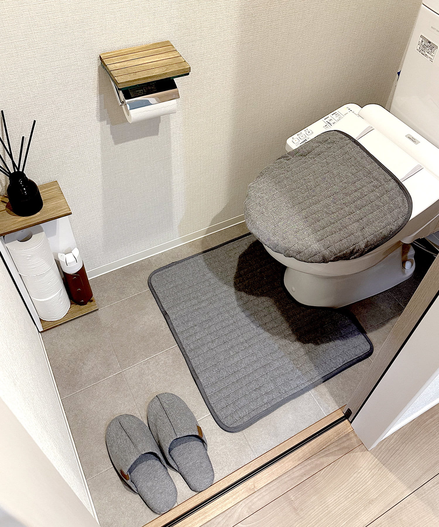 Rady リップトイレ3点セット Rady トイレマット リップ柄 ホワイト Rady トイレ３点セット