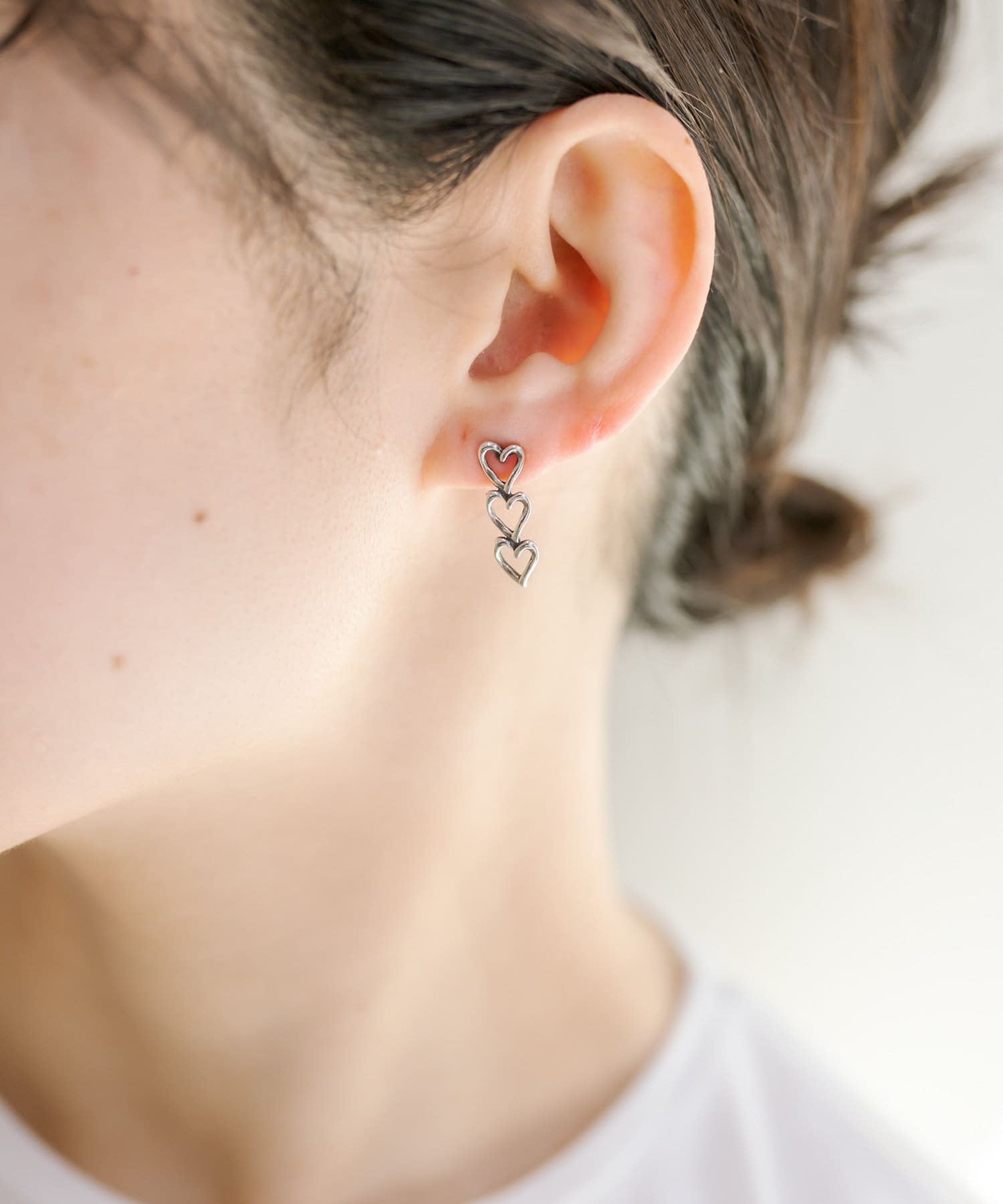 ear PAPILLONNER(イア パピヨネ) 《スターリングシルバー使用》スリーハートピアス